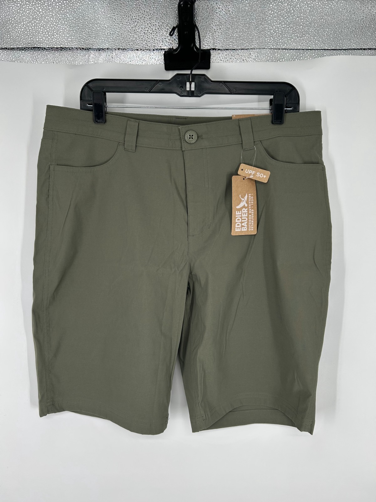 Eddie Bauer Rainier Bermuda Shorts Womens Size 14 36 Green Hiking Nylon Chino