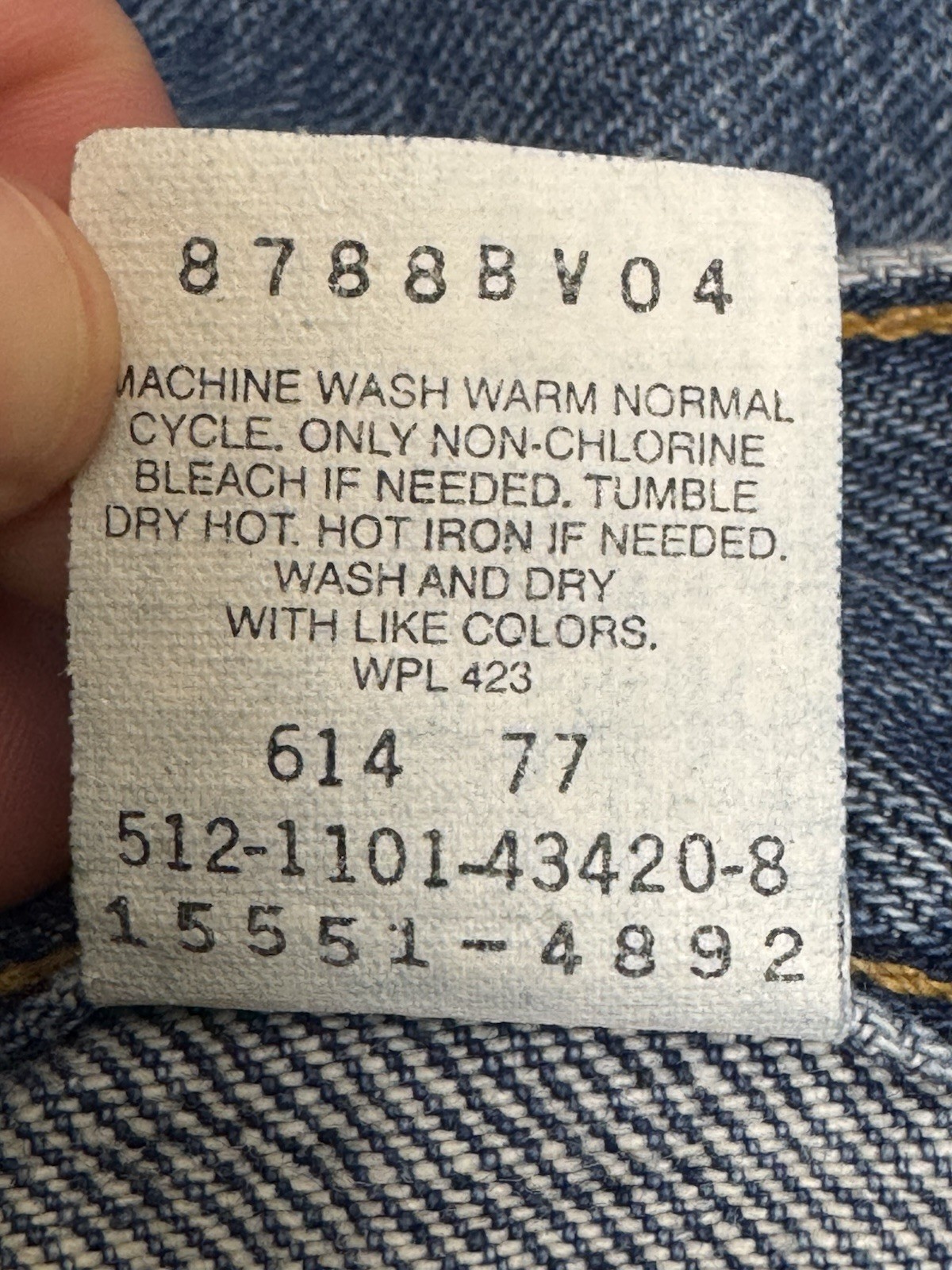Levi’s Vintage Women’s 550 Relaxed Fit Tapered Mom Jean 29” USA