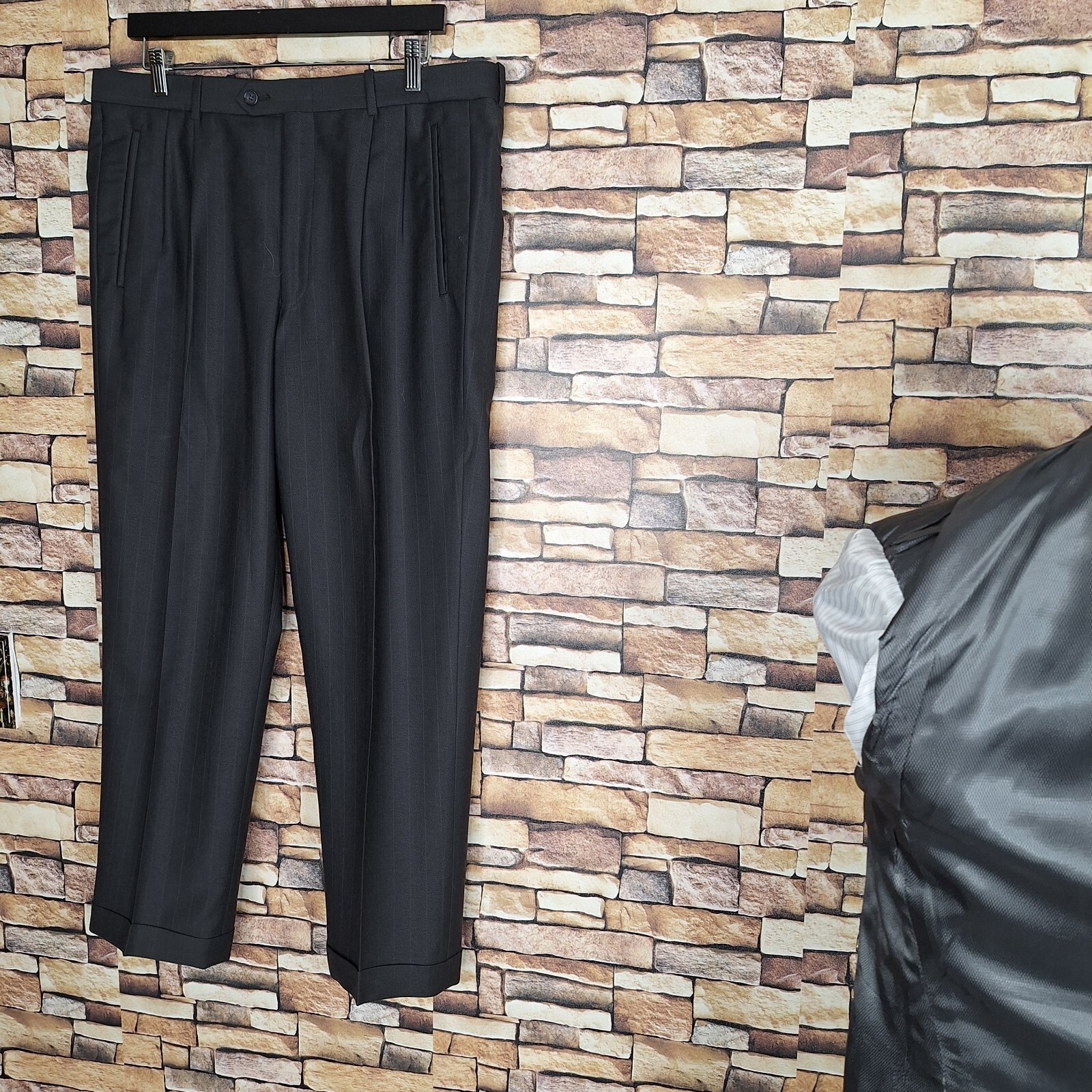 Premiato 2 Piece Suit Mens 40S 36X28 Black Stripe 3 Botton Double Vented Wool