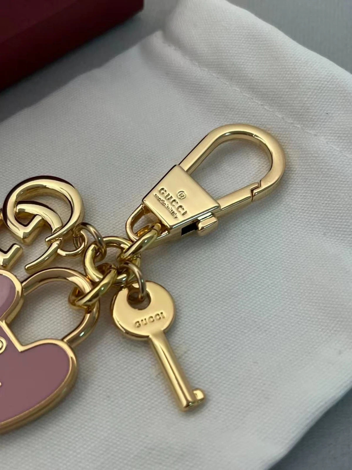 GUCCI Novelty Charm Heart Lock & Key Design Keychain Gift Key Chain with New Box