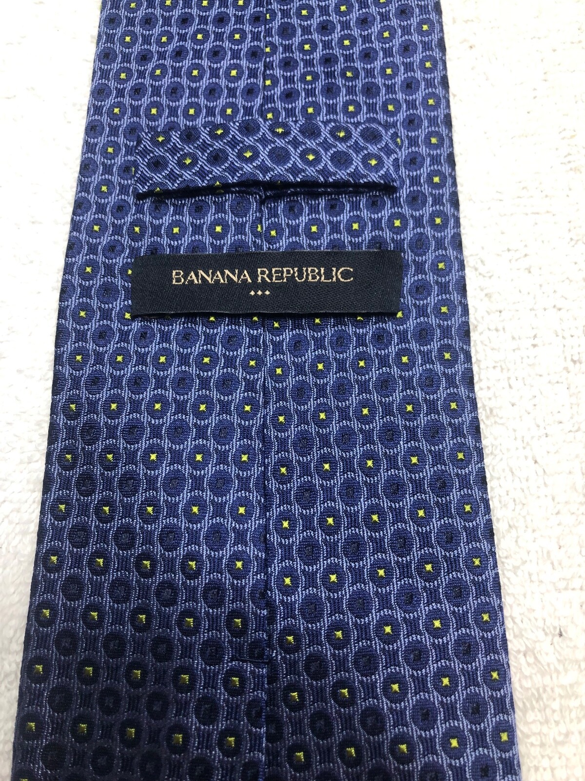 BANANA REPUBLIC MENS TIE SHADES OF BLUE WITH YELLOW 4 X 59