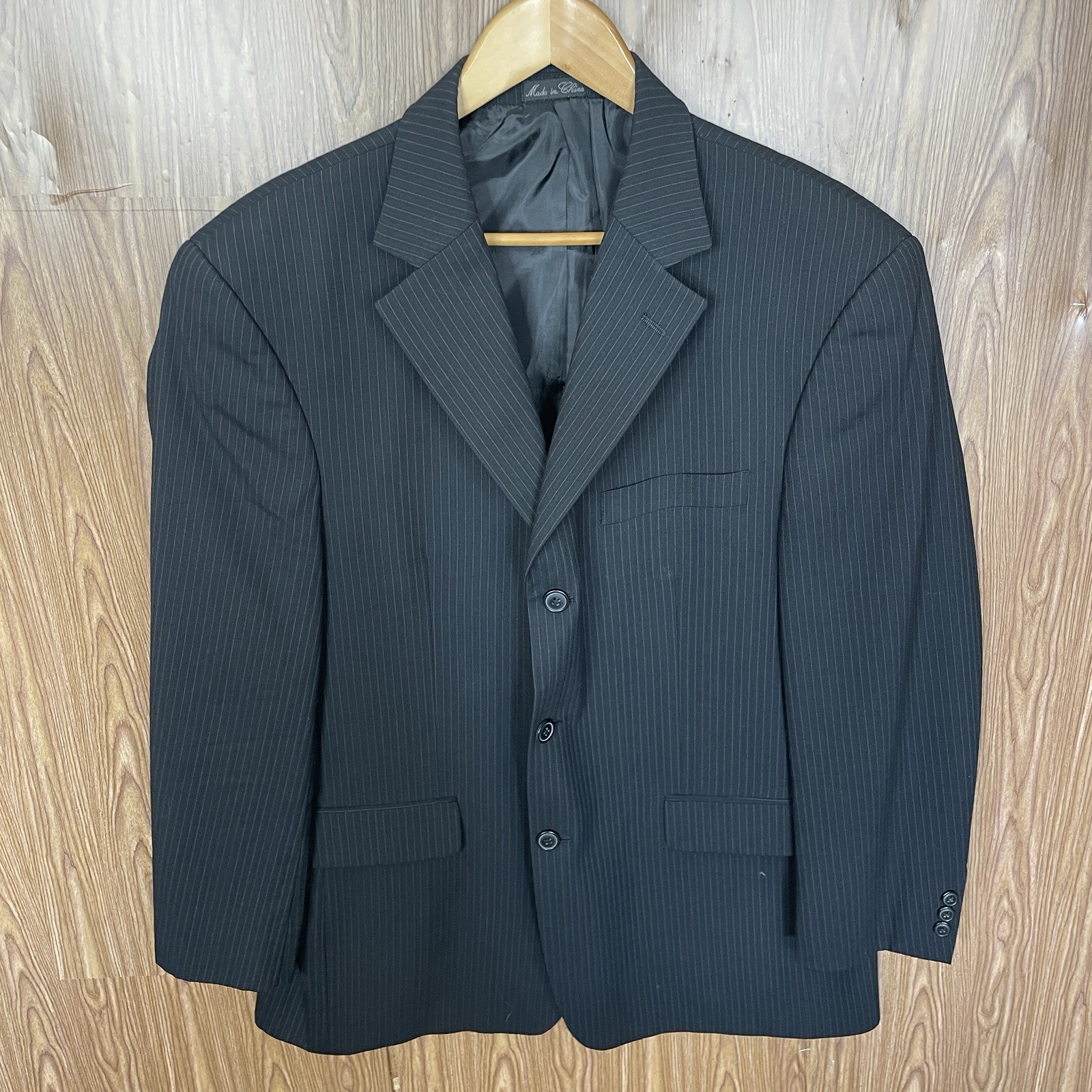 Lineage 2 Piece Suit Mens 44R 36×29 Black Gray Striped Super Fine Wool Polyester