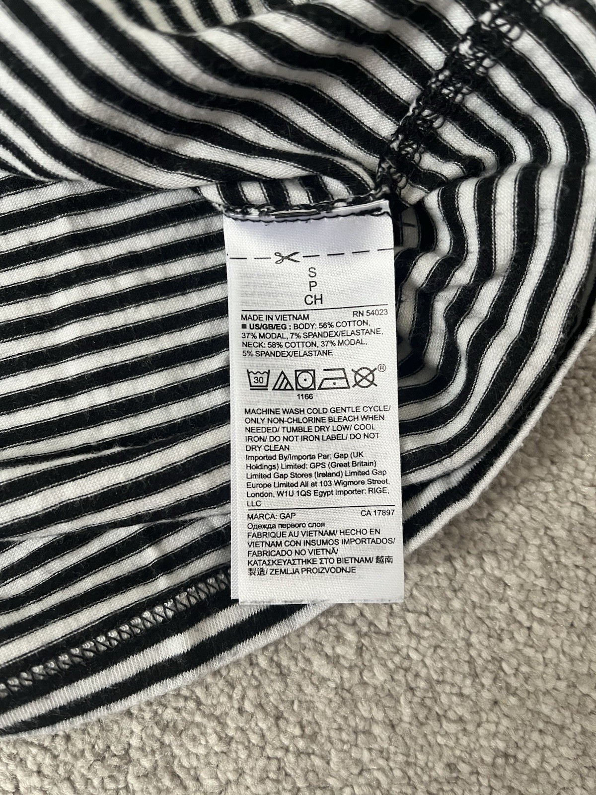GAP Ladies Long Sleeve Striped Black White Scoop Neck Stretchy Top T-Shirt S
