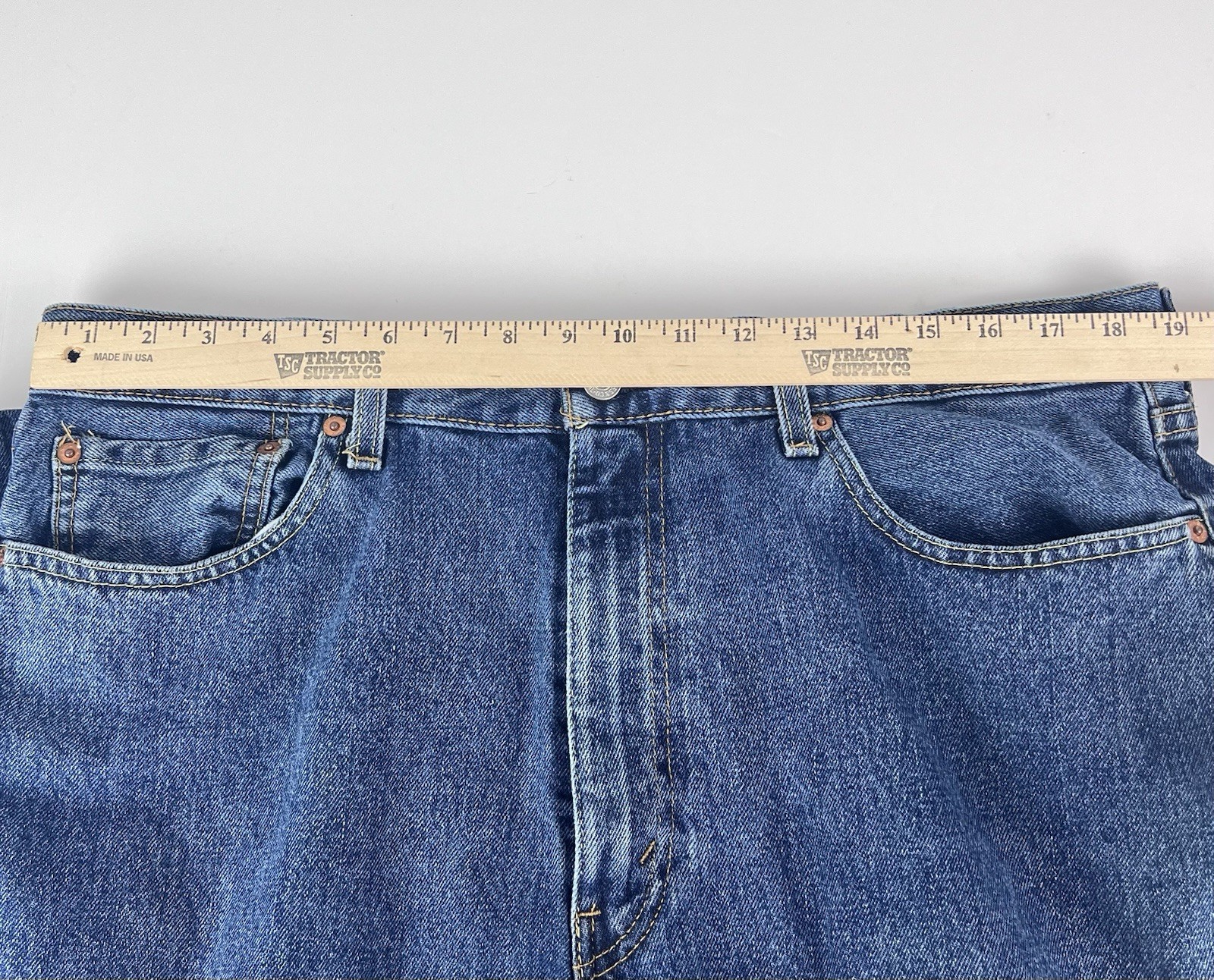 Levis 550 Jeans Mens 38 x 29 (38 x 27) Blue Denim Relaxed Fit Casual Altered