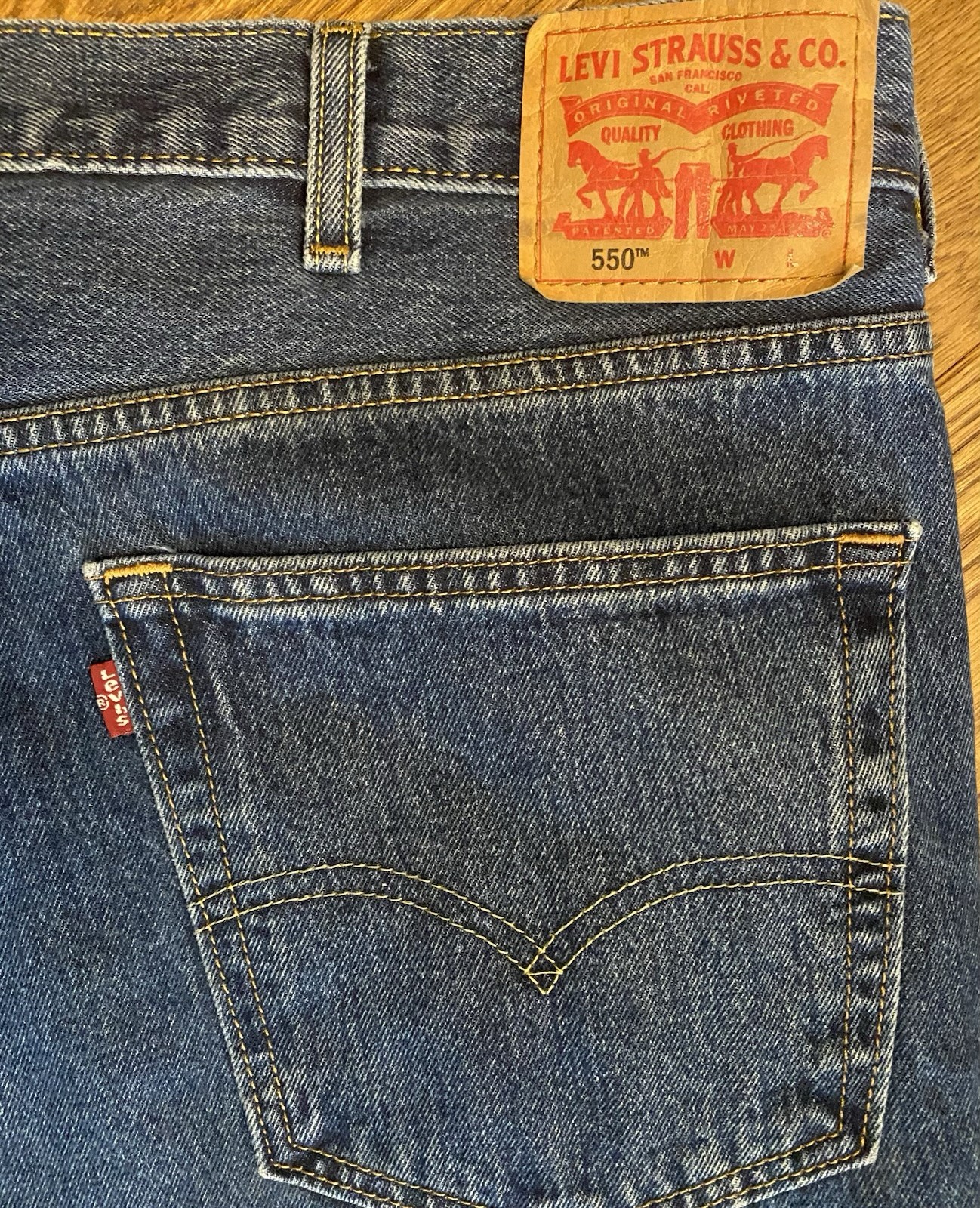 LEVI’S 550 Denim Jeans 46 x 29 Relaxed Fit Zip Fly Medium to Dark Wash Mens