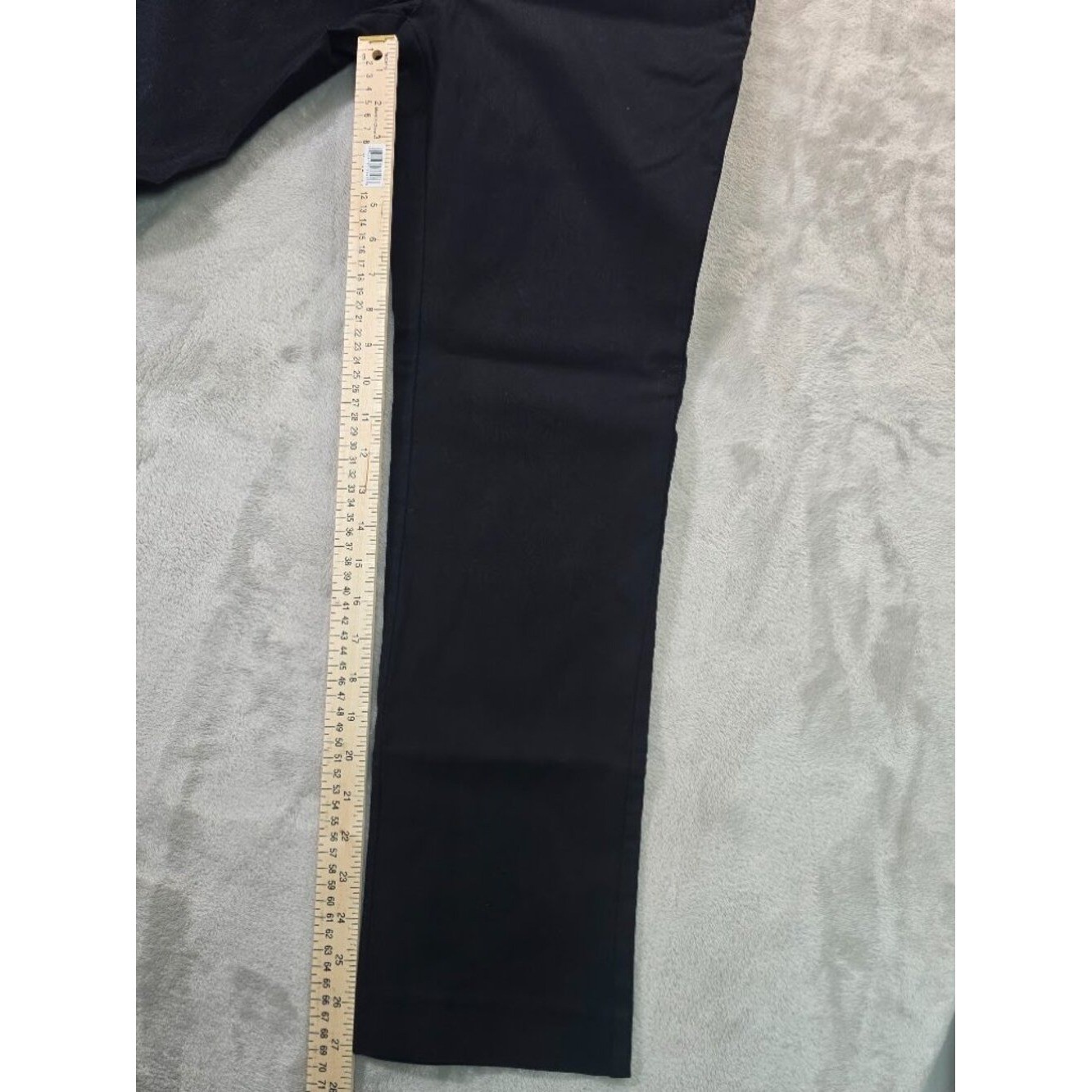 Tommy HilfigerExcellent pre‑owned condition. Size:30×30