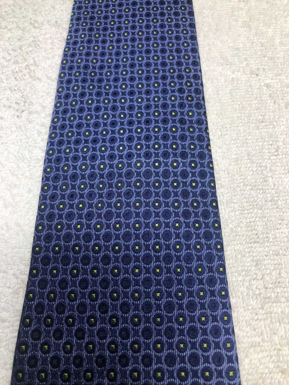 BANANA REPUBLIC MENS TIE SHADES OF BLUE WITH YELLOW 4 X 59