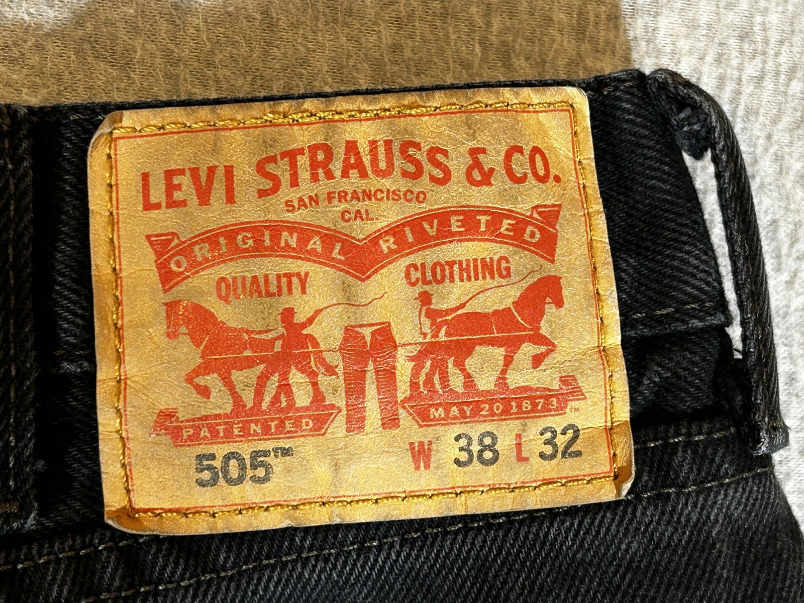 Levis 505 Jeans Mens 38×32 Regular Fit Straight Black Denim Classic Americana