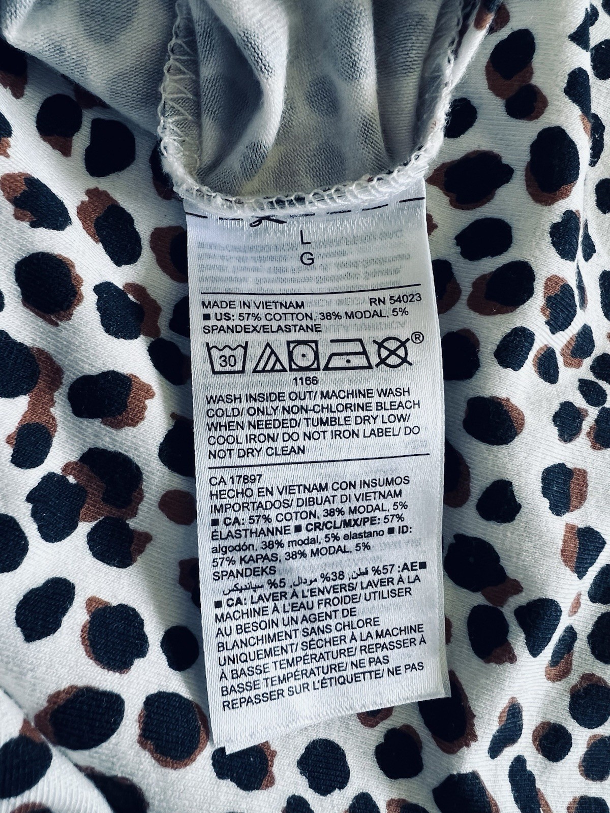 *NEW WITH TAGS* Old Navy Black & Brown leopard Print slim fit T shirt size L