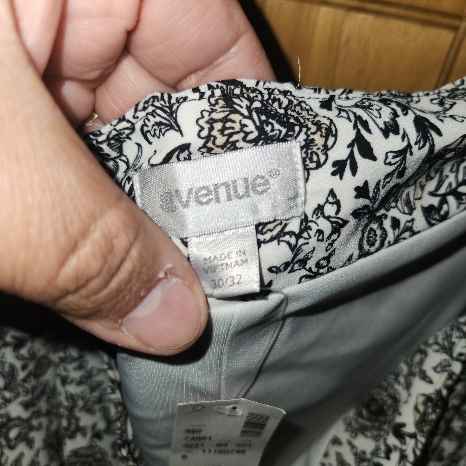 Avenue Black And White Floral Shift Dress Size 30/32 NEW W/ Tags