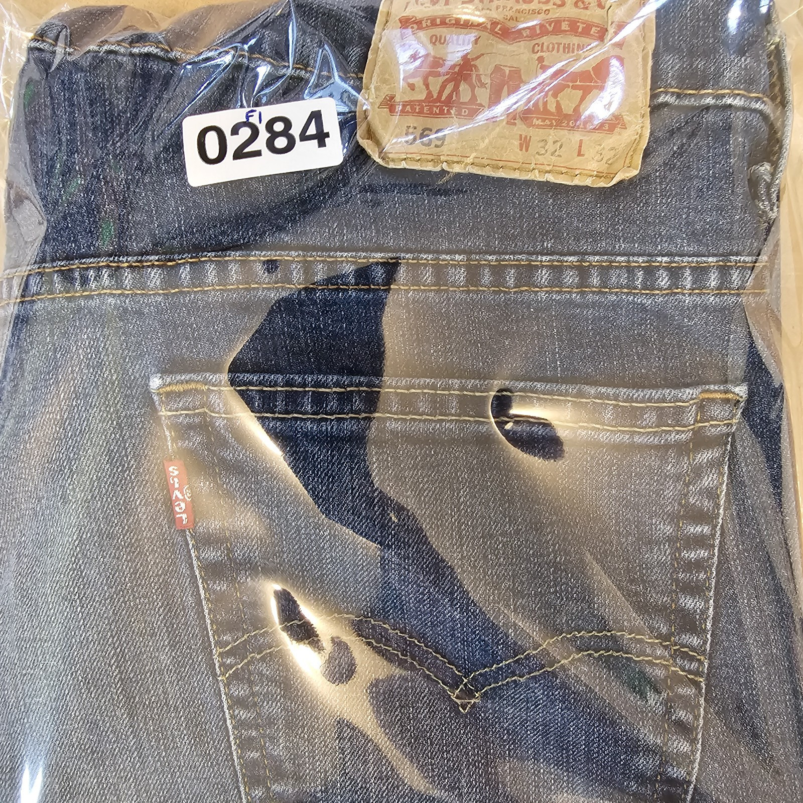 Levi’s 569 Loose Straight Fit Jeans Blue Denim Meas. 35×30 (Tagged as 32×32)