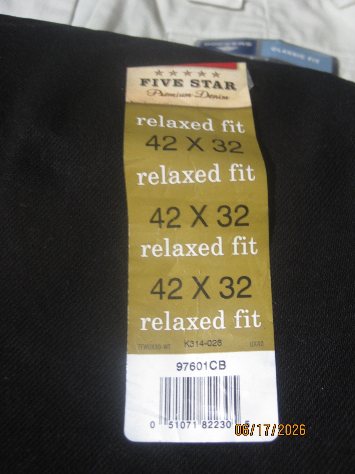 Brand New Wrangler 5 Star Premium Relaxed Fit 42×32 Black Straight Leg Jeans