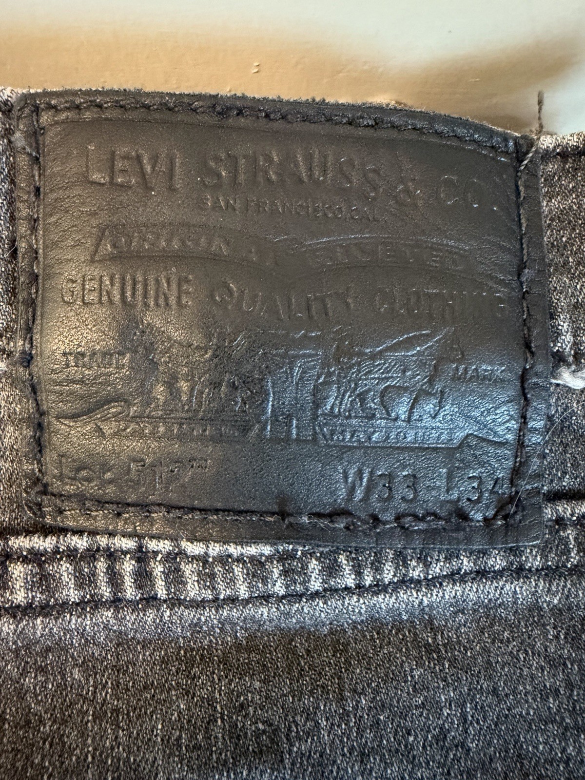 Levi’s Men’s Gray Denim Jeans Slim Fit Low Rise Water Less 5-Pocket Logo