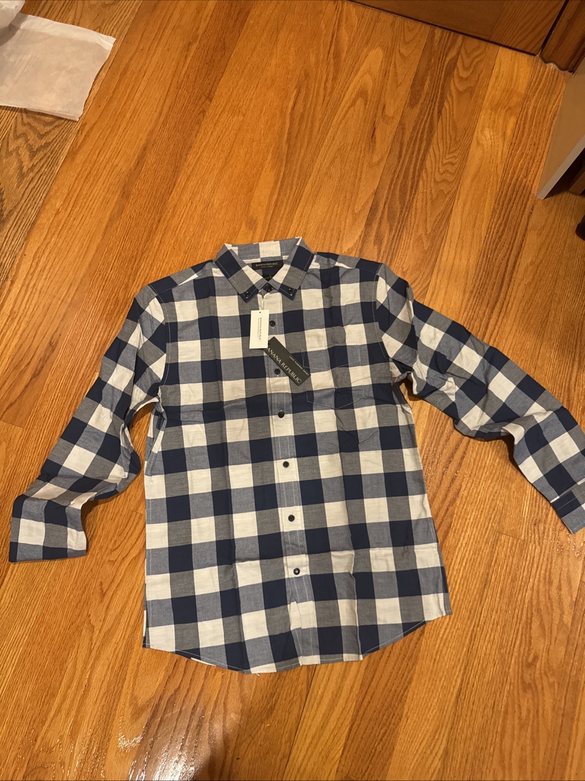 Banana Republic Men’s Luxe Flannel Blue Checkered Shirt Size M Brand New