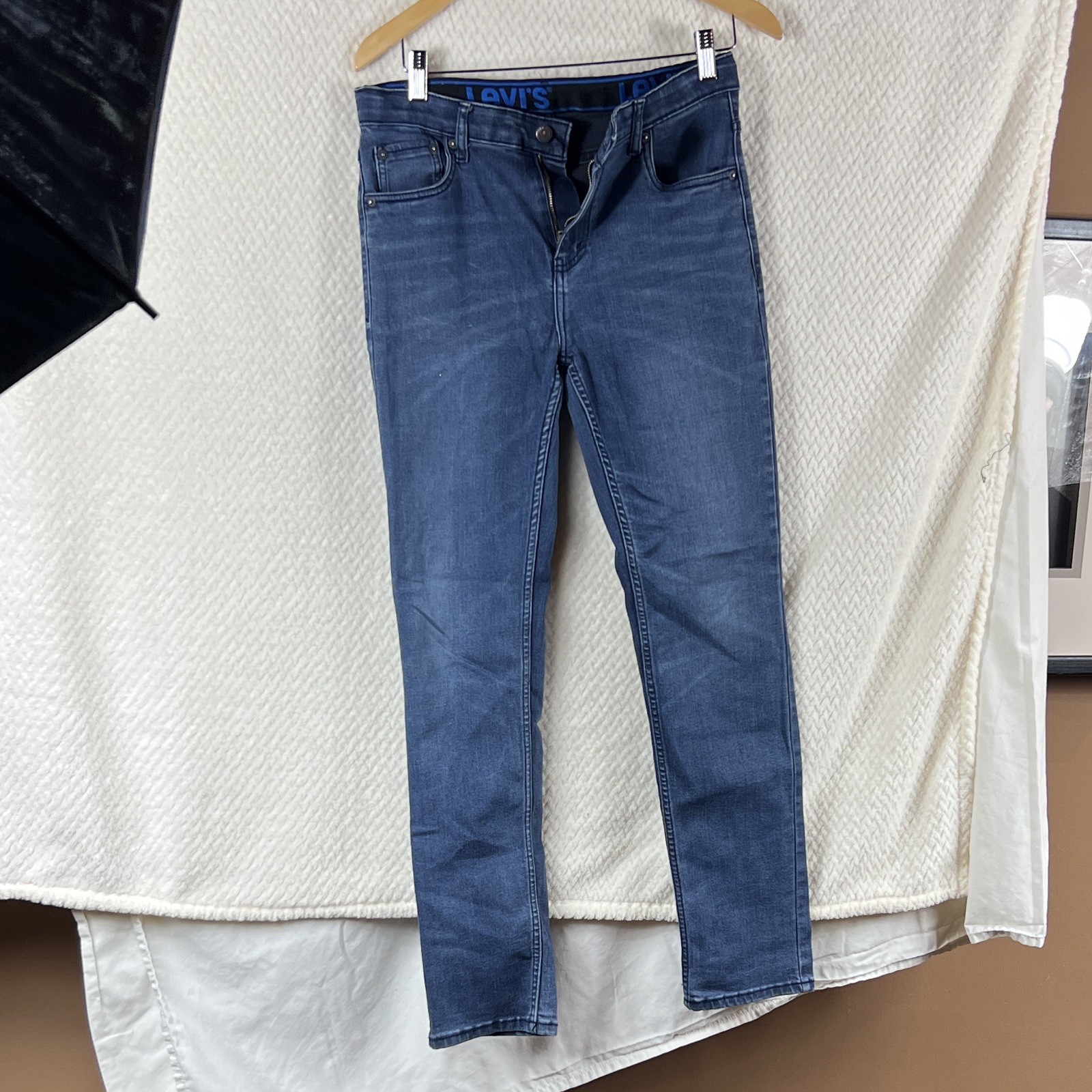 Levi’s Men’s Blue Cotton Denim Jeans Slim Taper Medium Wash 5-Pocket Zip