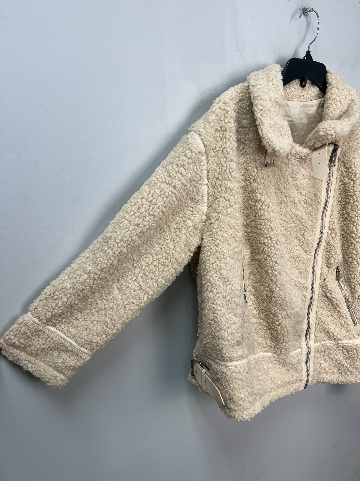 a.n.a Ivory Sherpa Reversible Short Coat Collared Women’s Size XL Zip Pockets
