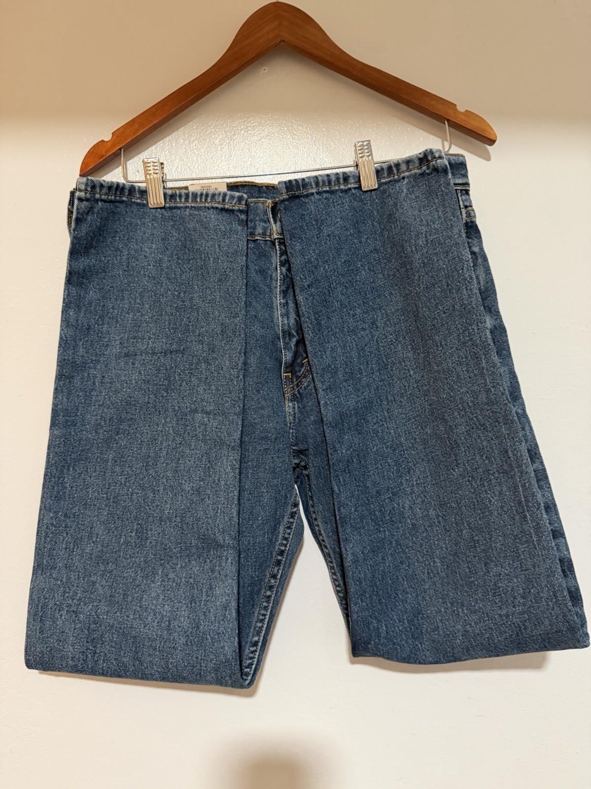 Levi’s Men’s Taper Blue Medium Wash Stretch Denim Jeans Low Rise 5-Pocket