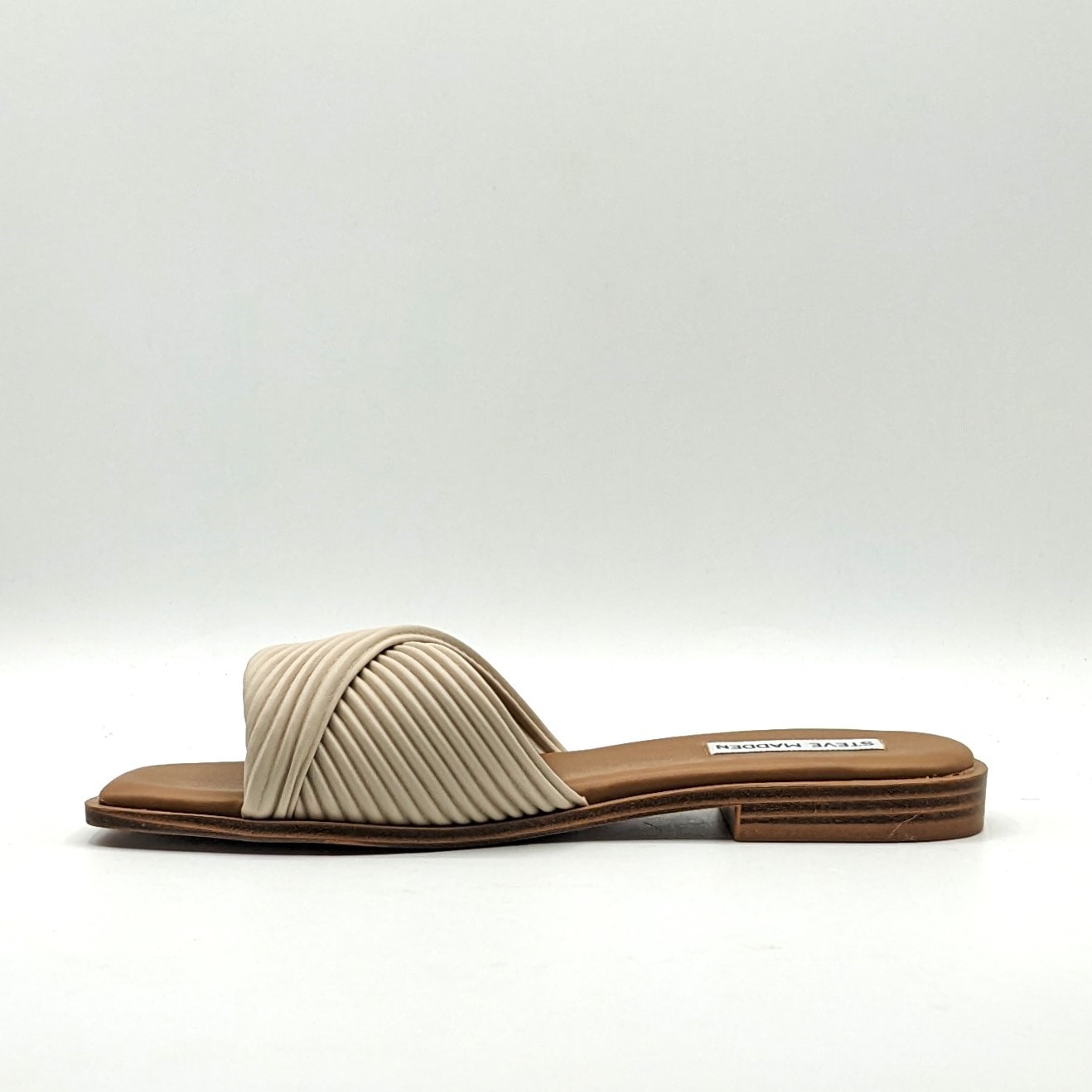 Steve Madden “LIMITT” Women’s Textured Cris-Cross Flat Mule Sandal (Bone) – NEW