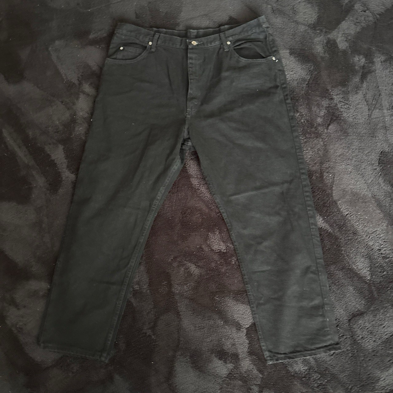 Wrangler Men’s Black Dark Wash Straight Relaxed Fit Mid Rise 5-Pocket Jeans