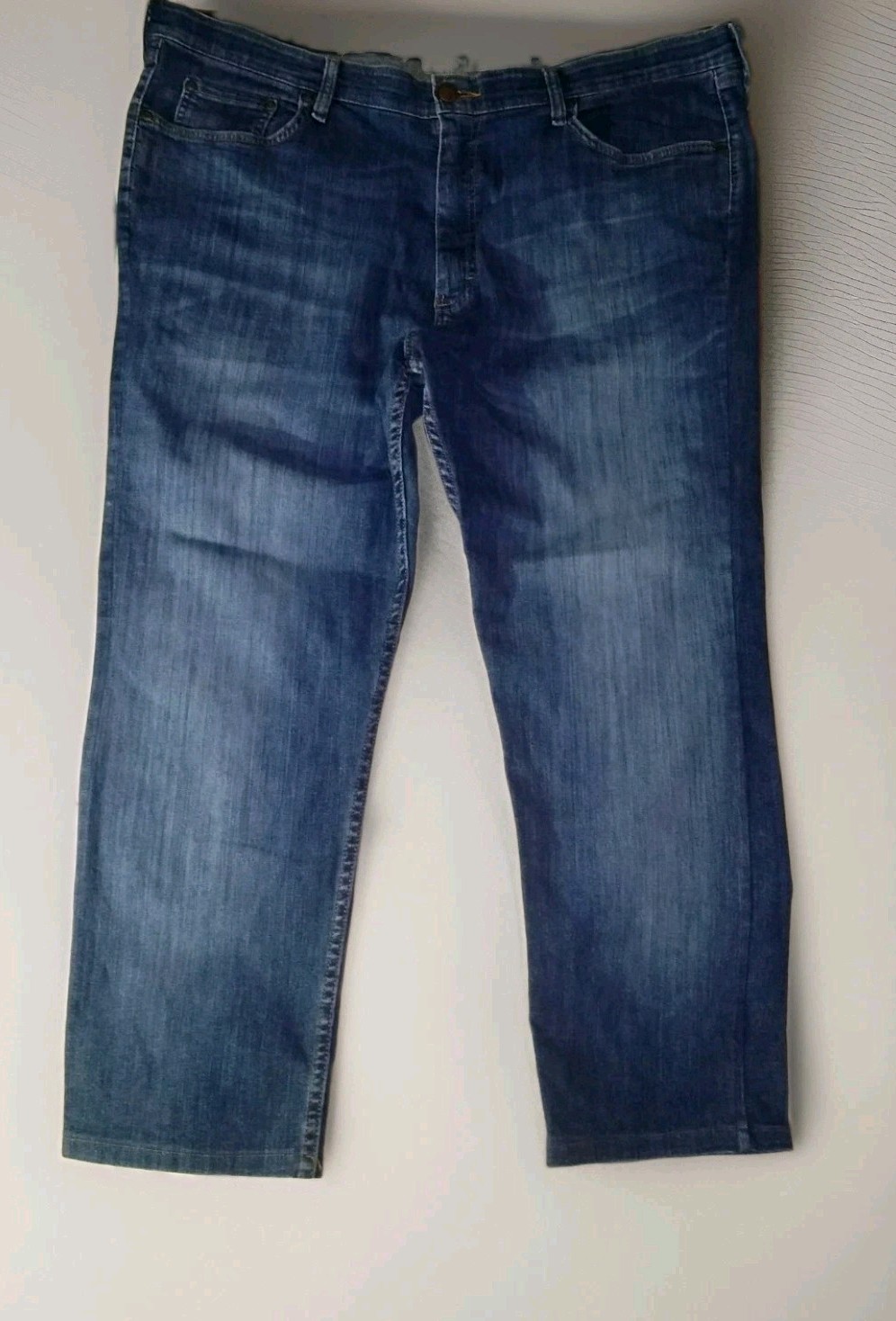 Wrangler Men’s Straight Leg Denim Jeans Blue Medium Wash Regular Fit 5-Pocket
