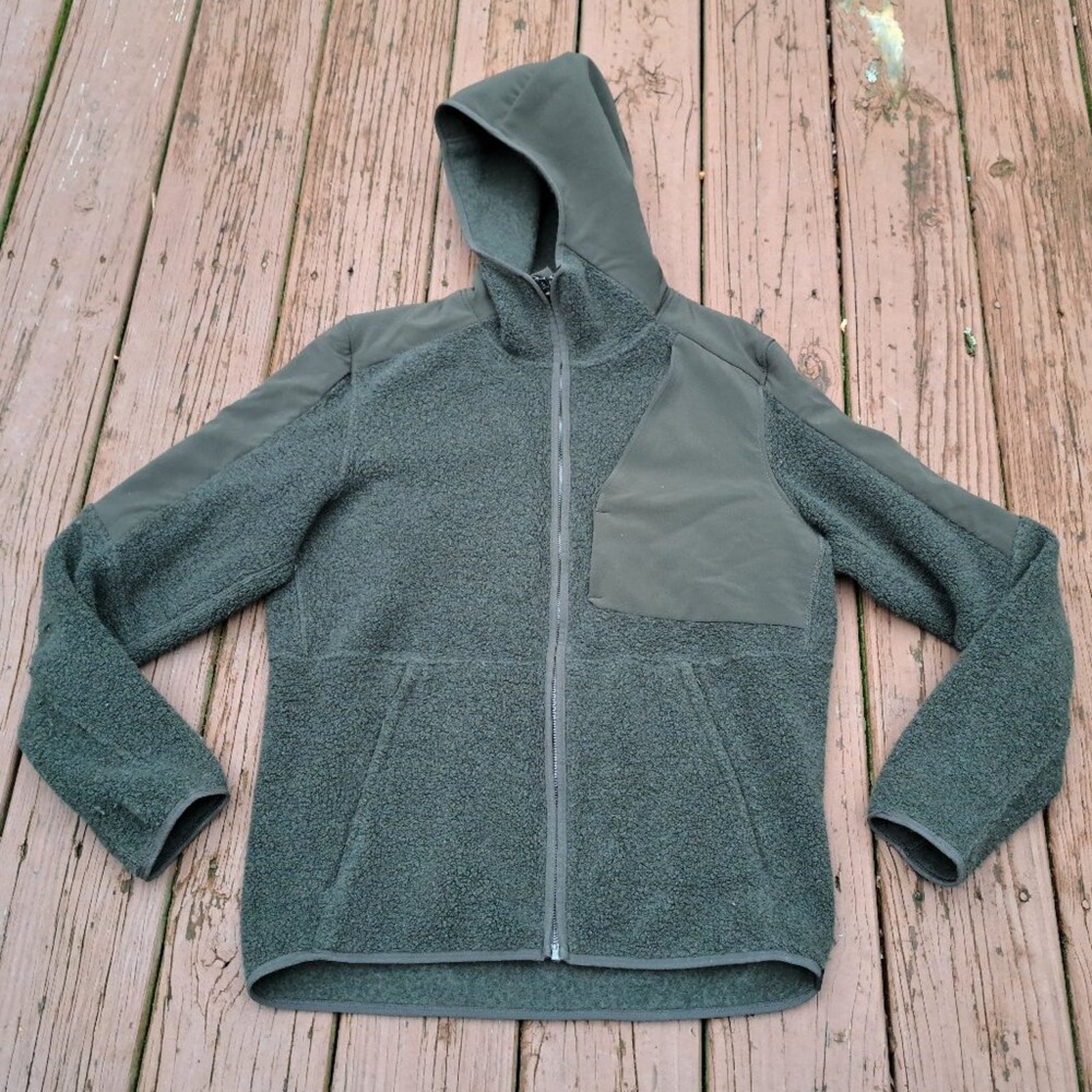 %lululemon Hoodie Coat Men Green ( Wool ,Nylon,Polyester ) Size Medium