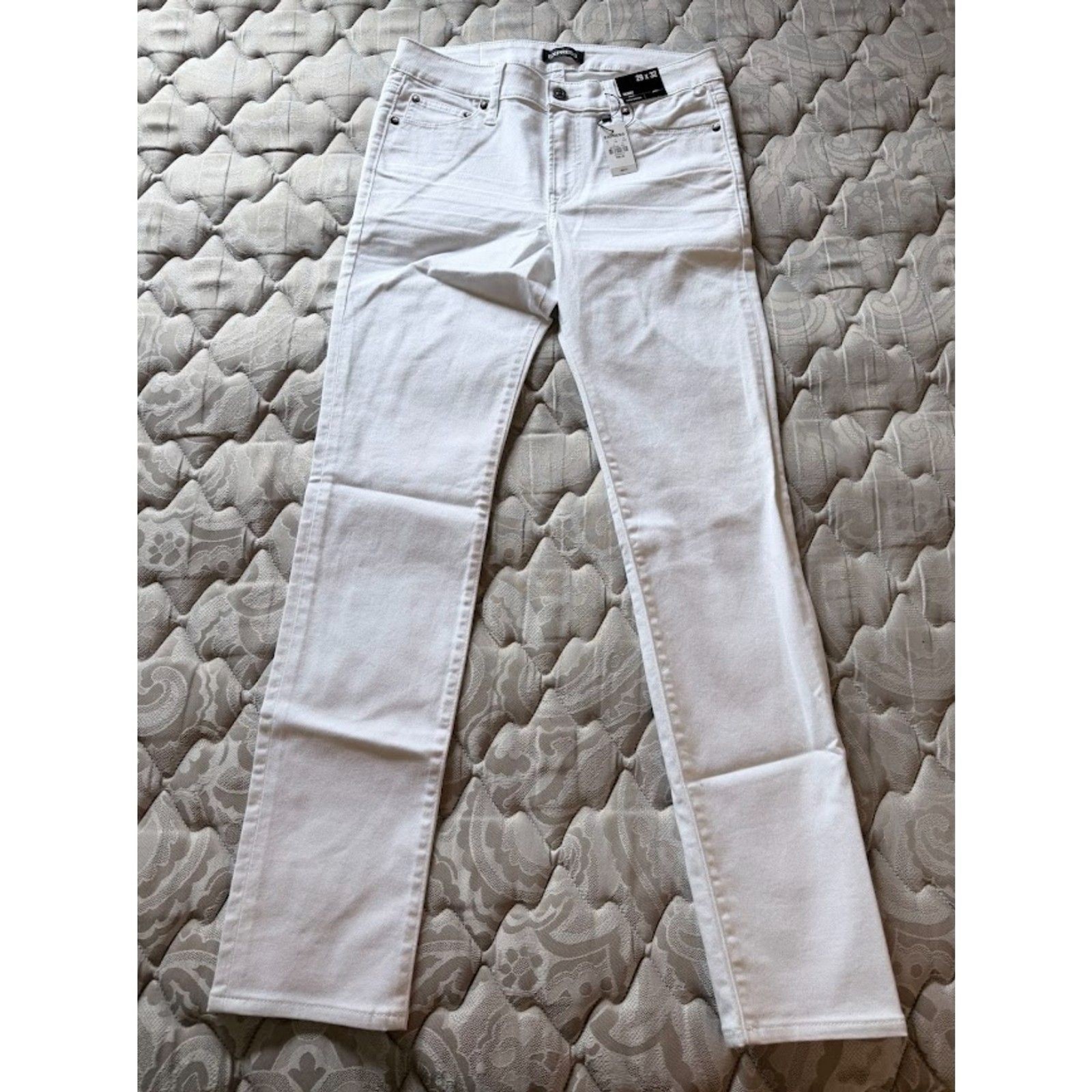 New Express Men’s Skinny Hyper Stretch Jeans – White – 29×30 – NWT Size 29 x 30