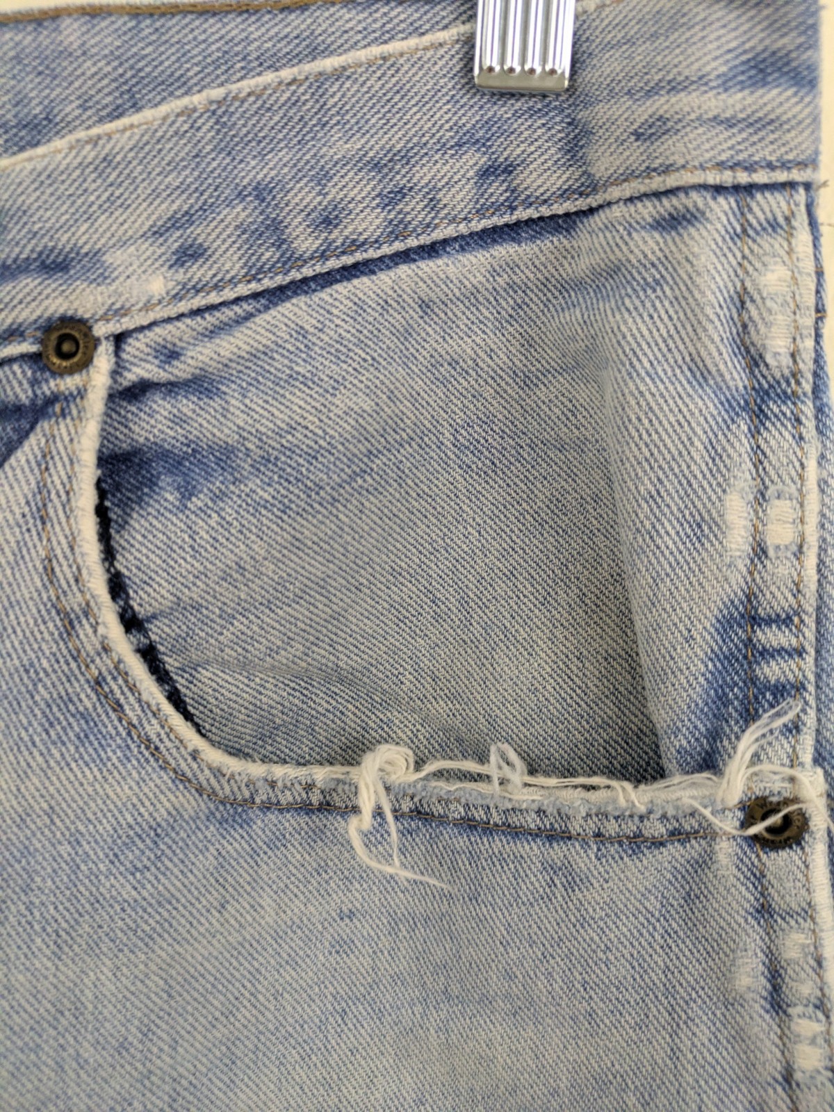 Wrangler 33×30 Vintage Distressed Light Wash