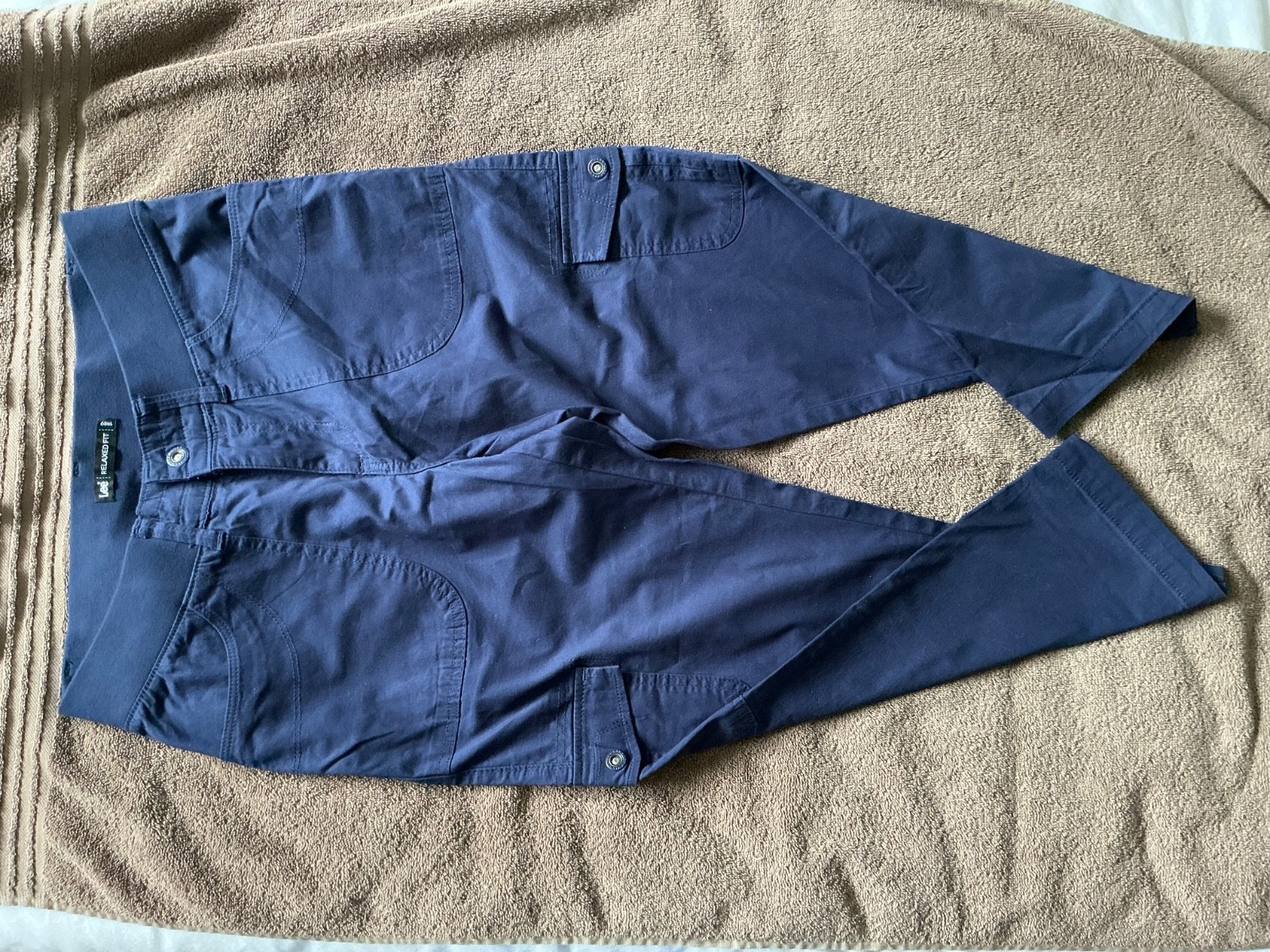 Lot of 2 Pairs Lee Flex-to-Go Mid Rise Cargo Capris Pre-owned Size 6 – Both $10