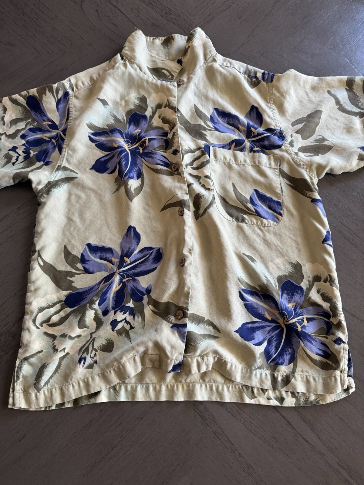 Tommy Bahama size M 100% silk beige floral Hawaiian shirt