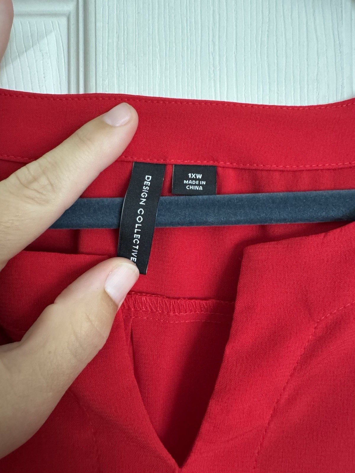 NWOT Design Collective Women’s Red Solid Pleated Woven V-Neck Blouse 1XW