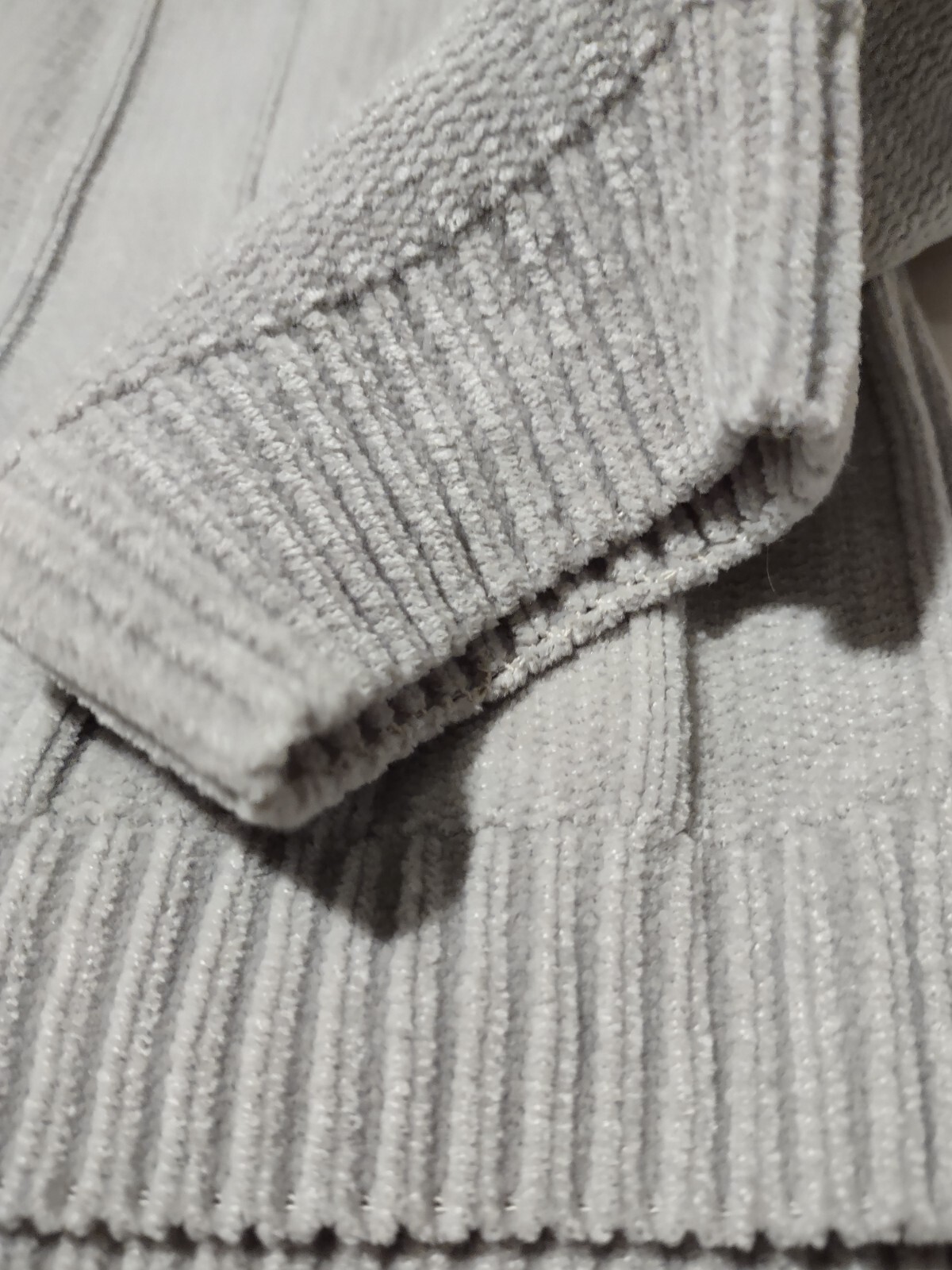 Men’s Elliott brand sweater. Size XL. Hand wash only, very soft and comfortable