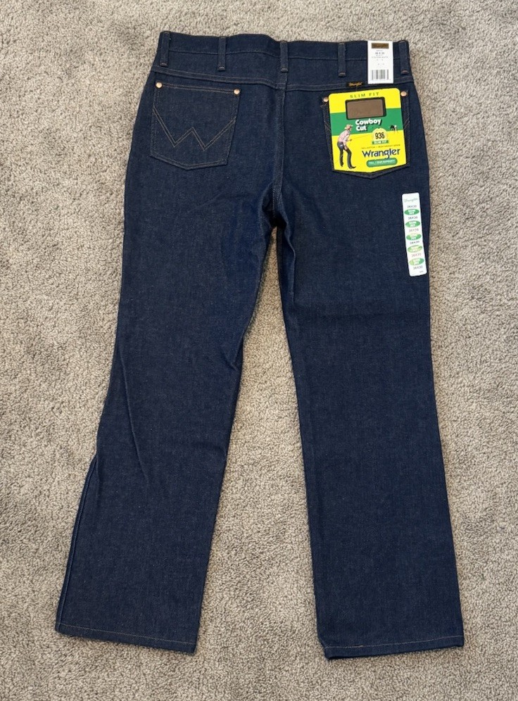 Wrangler Men’s Blue Dark Wash Slim Fit Mid Rise Bootcut 5-Pocket Jeans
