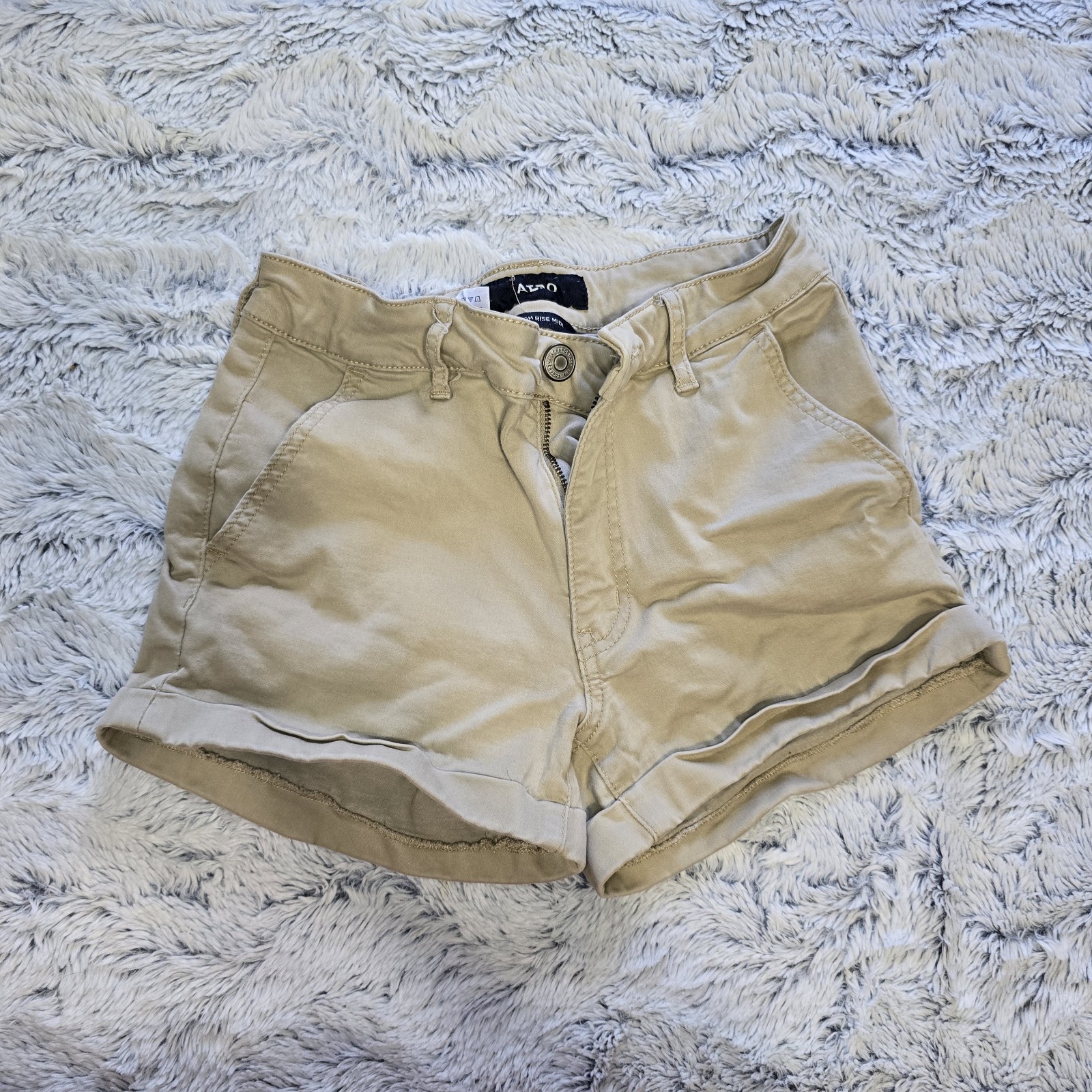 AERO High Rise Midi Women’s Beige Stretch Chino Cuffed Shorts Size 4