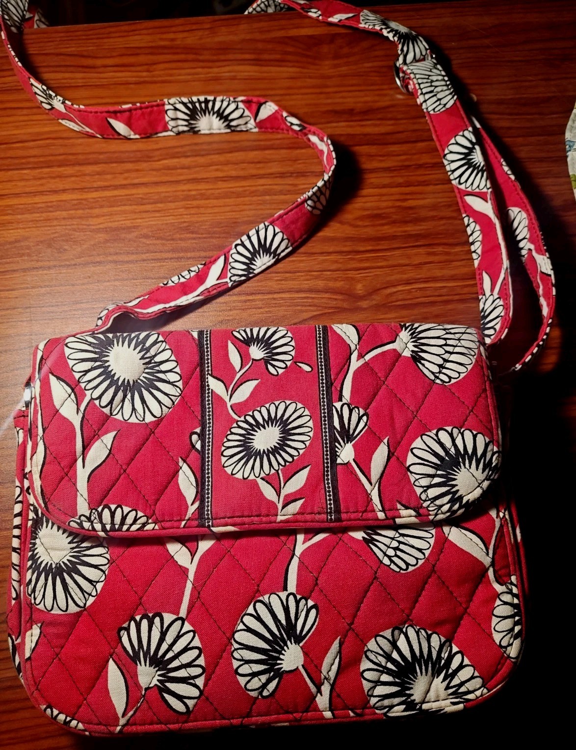 Vera Bradley Deco Daisy Hipster Crossbody Flap Shoulder Bag Red White Black
