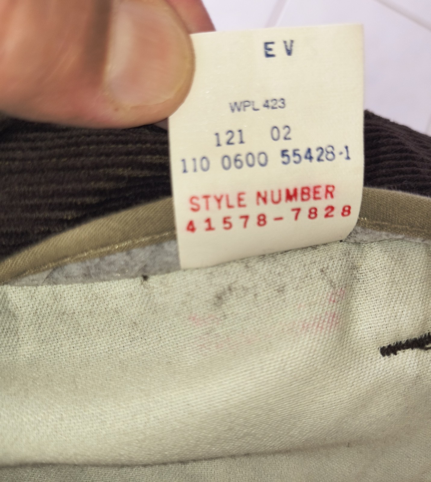 NWT Dockers Mens B&T Classic Fit Pleated Signature Khaki Pants 46×32 Brown.