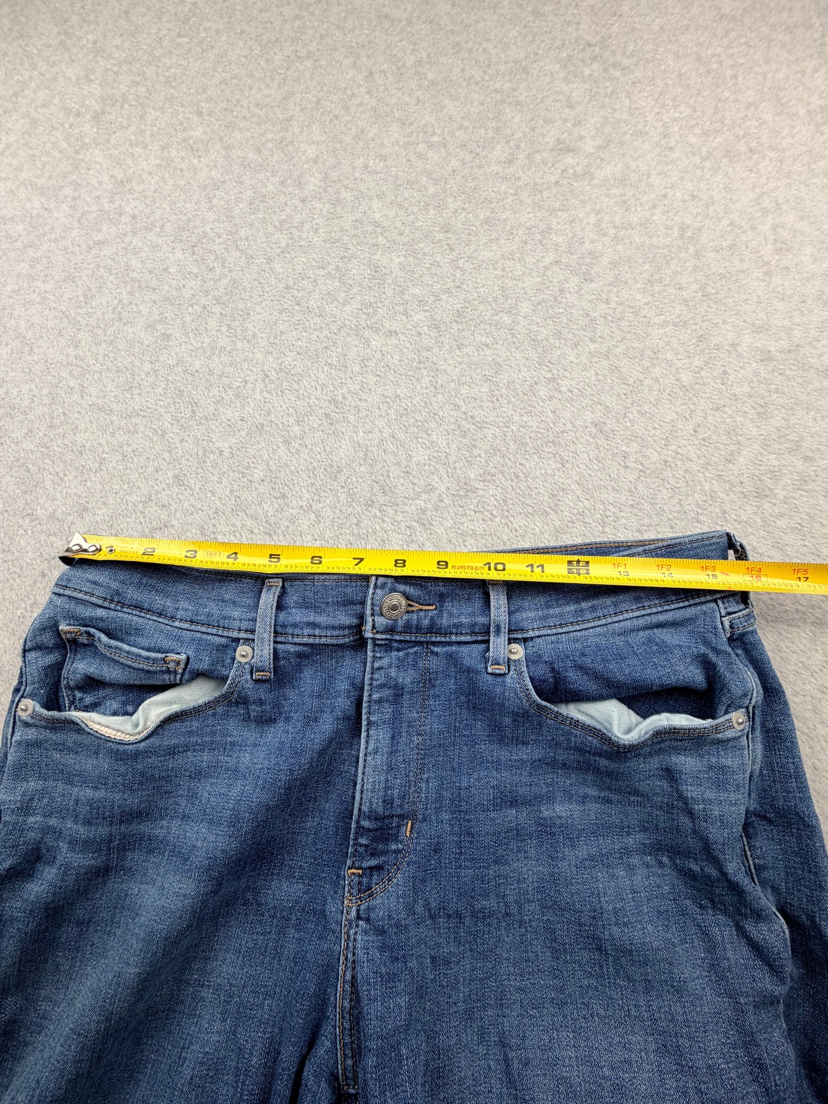 Levis Womens Classic Straight Leg Jeans Size 12 W31 L30 Medium Wash Blue Denim