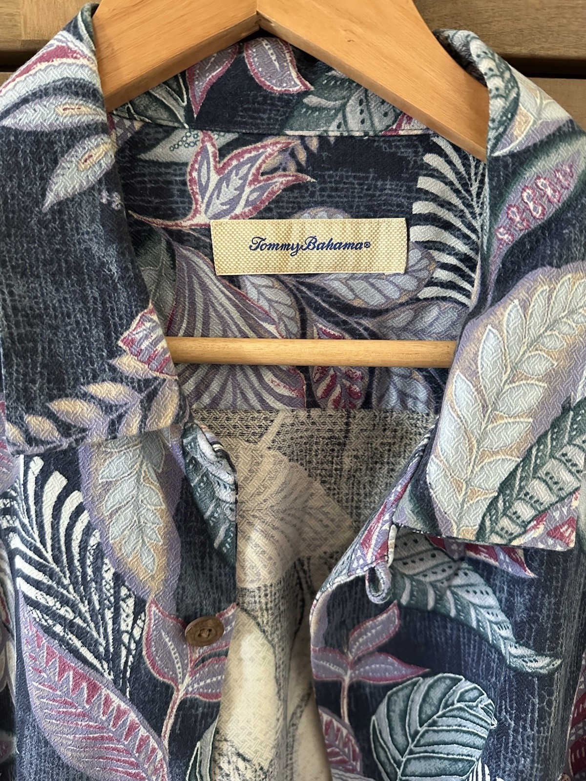 Tommy Bahama Men’s Large Button-Up w/ Blue & Purple Leaf Print