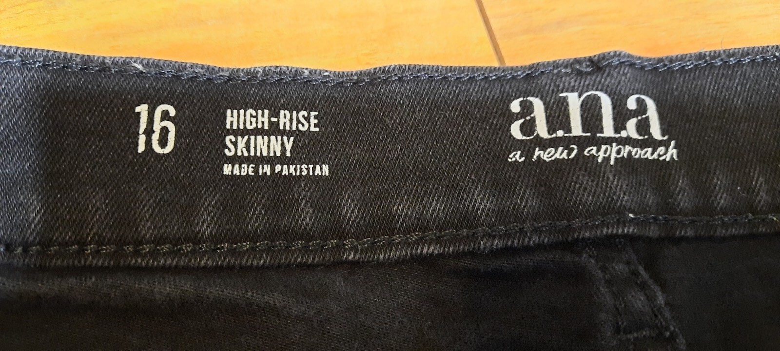 A.n.a Womens High Rise Skinny Jeans Frayed Raw Hem Size 16 Black Denim