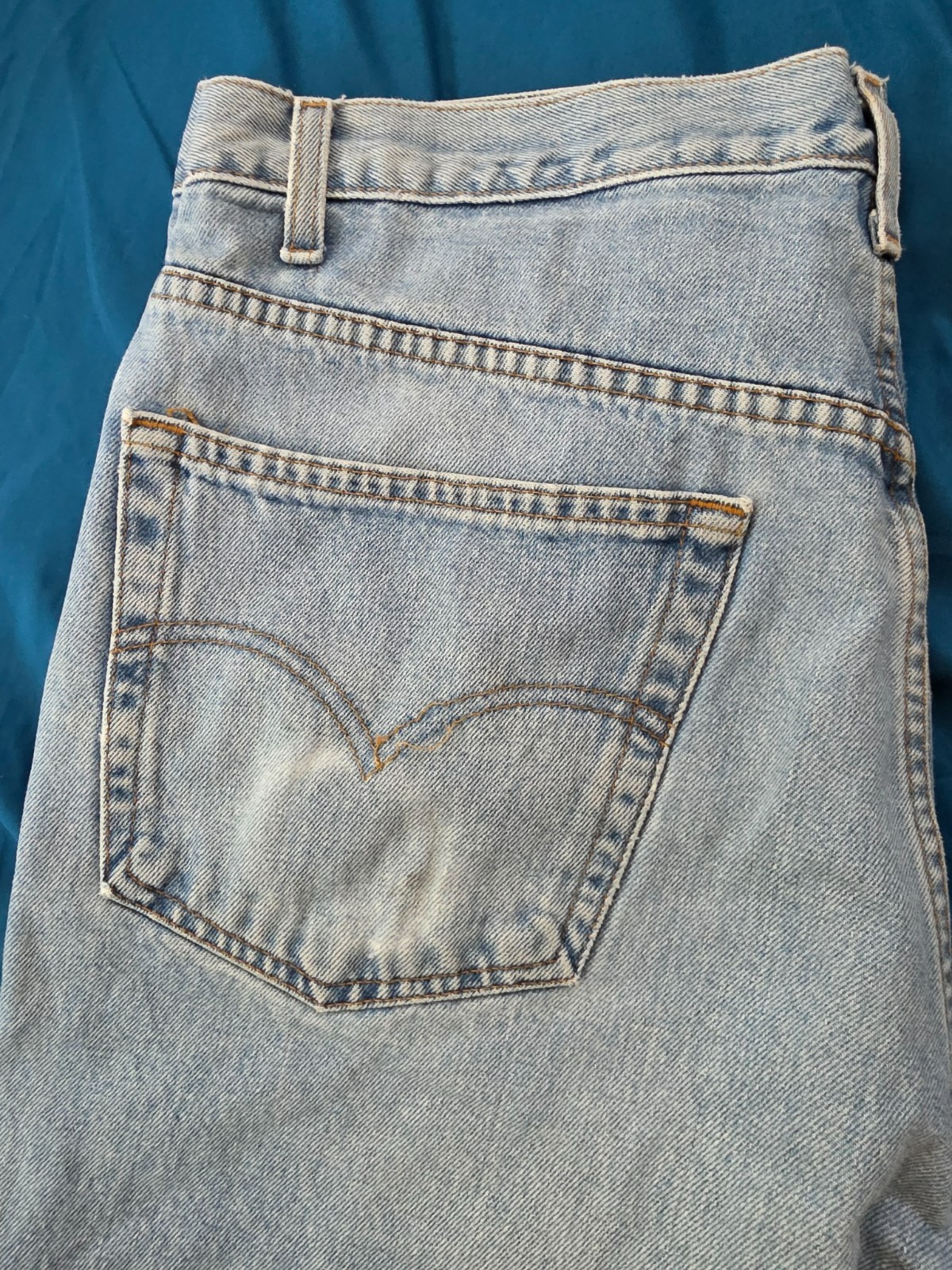 Vintage Y2K Levi’s 550 Relaxed Fit Jeans 38×34 Light Wash Paint Splatter USA Sty