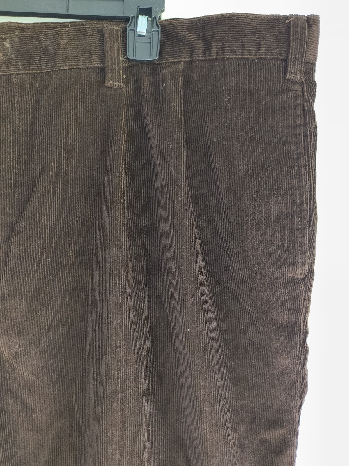 NWT Dockers Mens B&T Classic Fit Pleated Signature Khaki Pants 46×32 Brown.