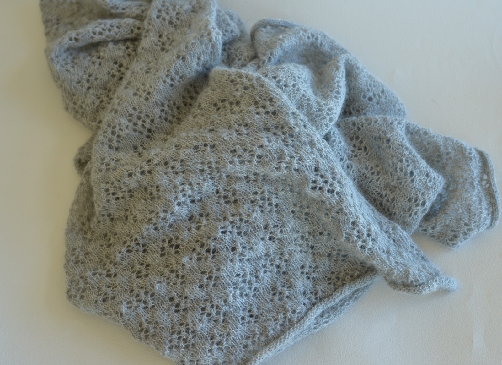 ERIKA TANOV ATELIER 100% BABY LLAMA WOOL SCARF/WRAP. HAND CRAFTED EUC 36X40 in.