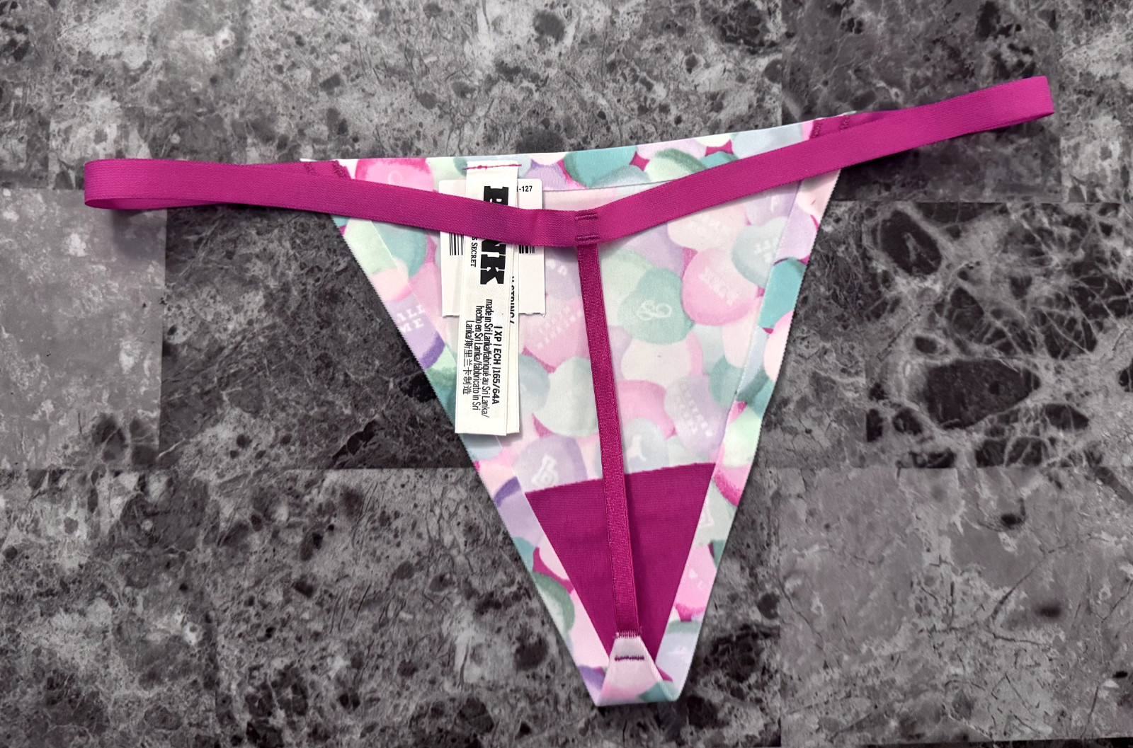 NWT VICTORIA’S SECRET PINK CANDY HEART BONDED EDGE NO SHOW V STRING PANTIES