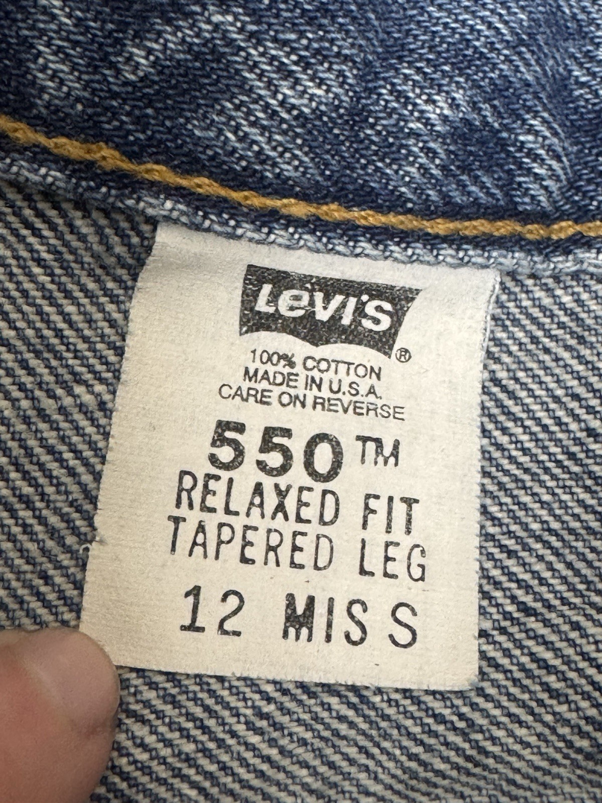 Levi’s Vintage Women’s 550 Relaxed Fit Tapered Mom Jean 29” USA