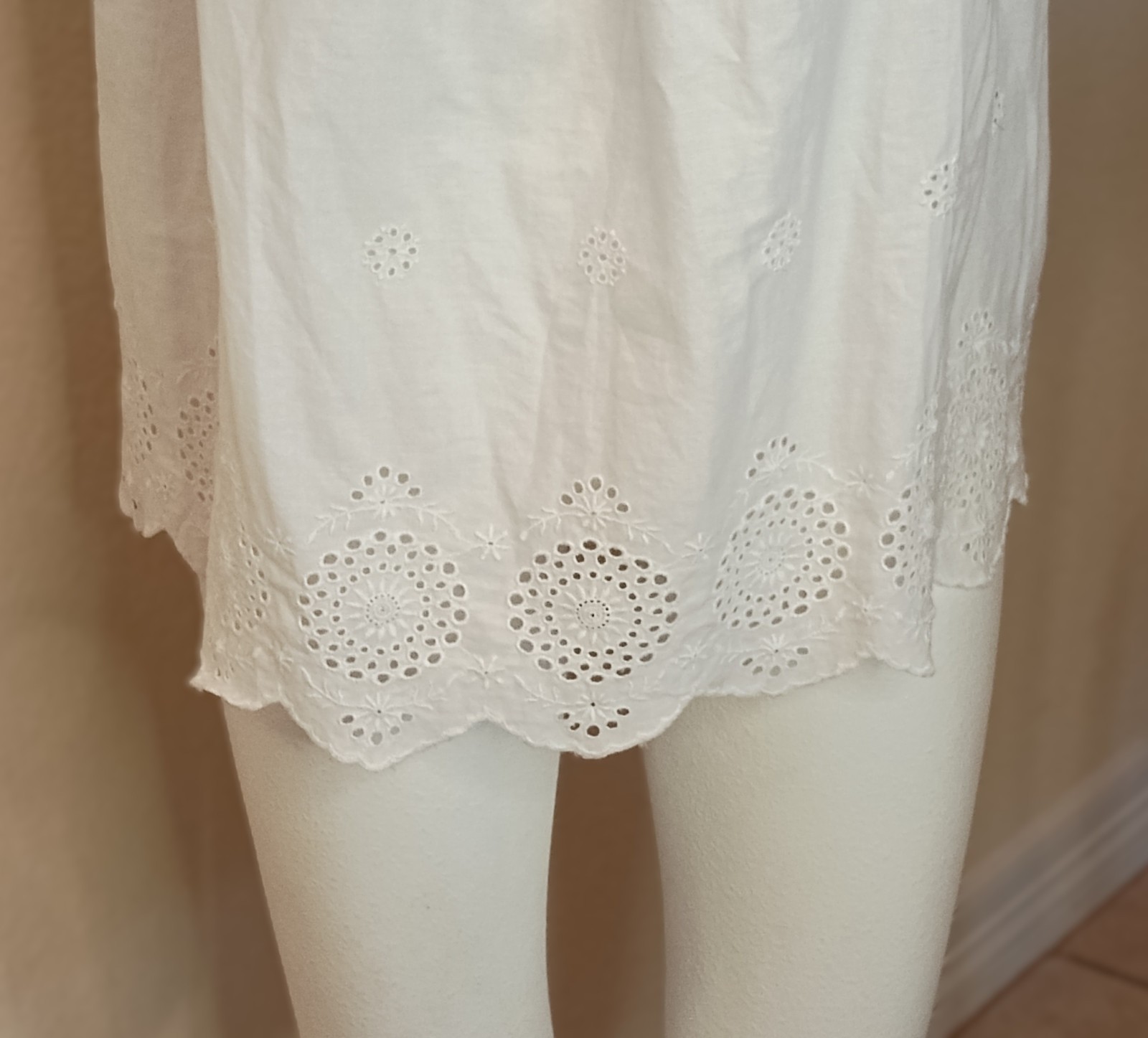 NWT GAP White Cotton Eyelet Flutter Short Sleeve Blouse SZ L