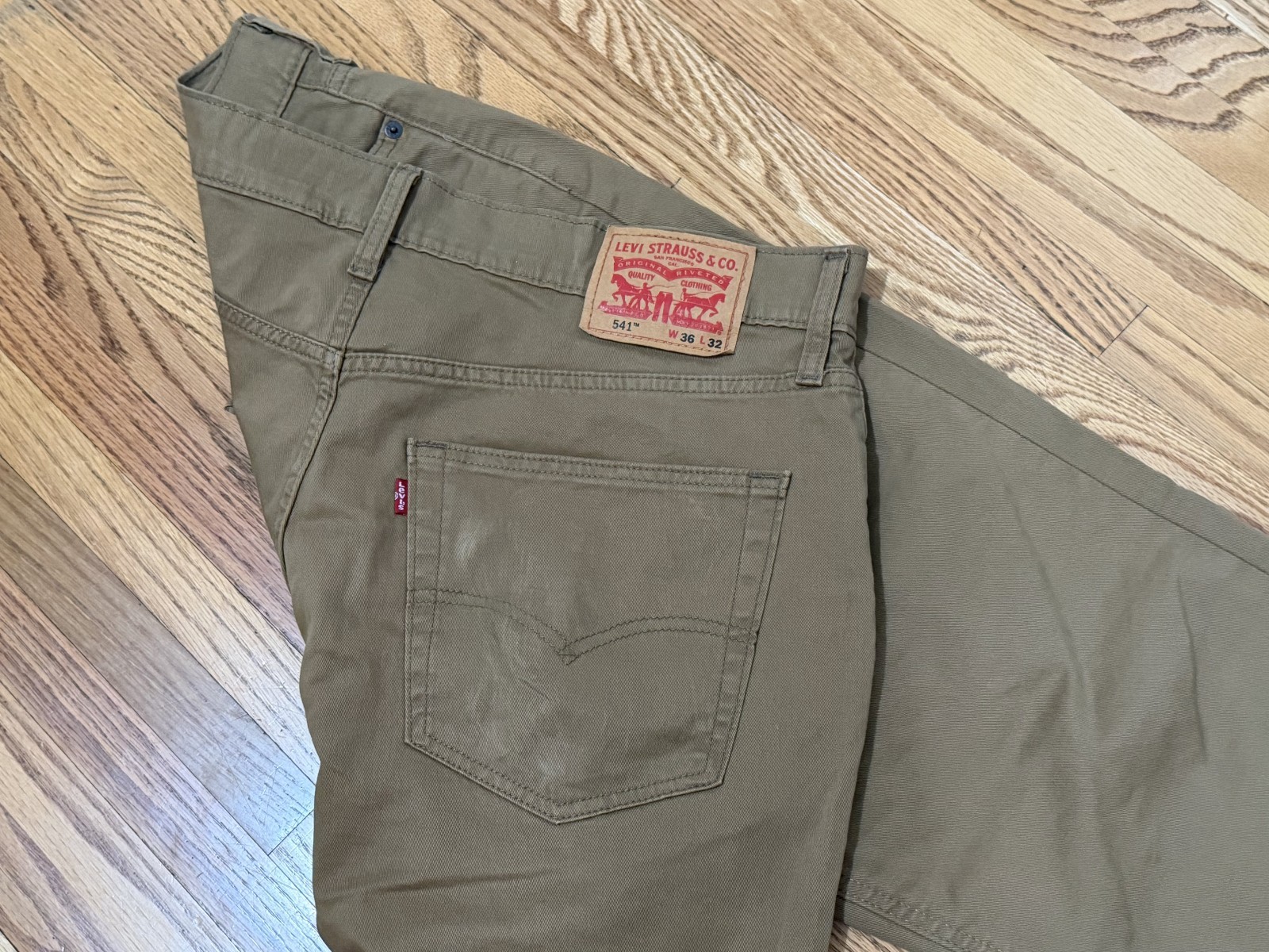 36W x 32L Levi’s Men’s 541 Athletic Fit Jean Khaki Caraway-Twill – NICE!