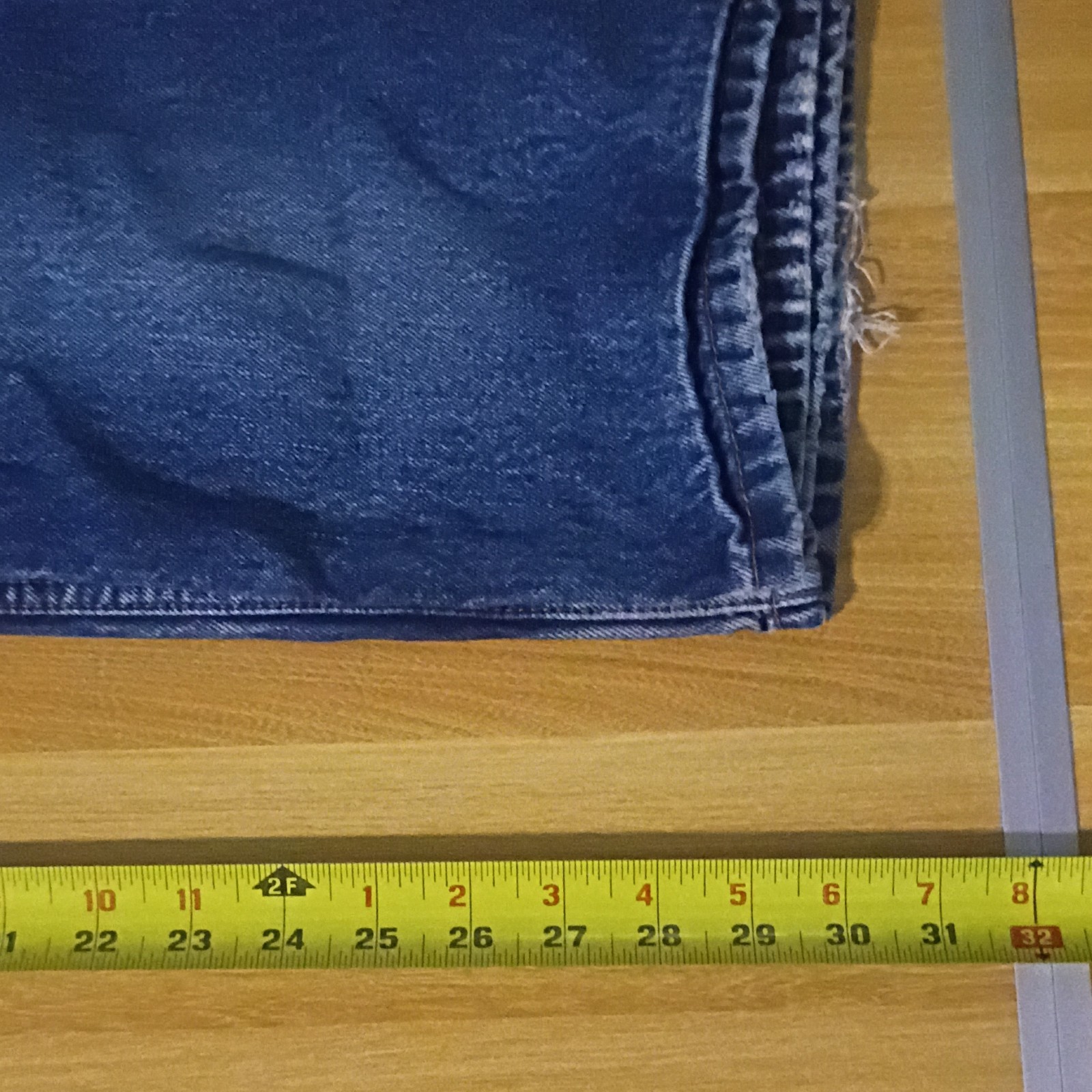 Levi’s 500 Series Straight Leg Blue Medium Wash Denim Jeans Men 5-Pocket
