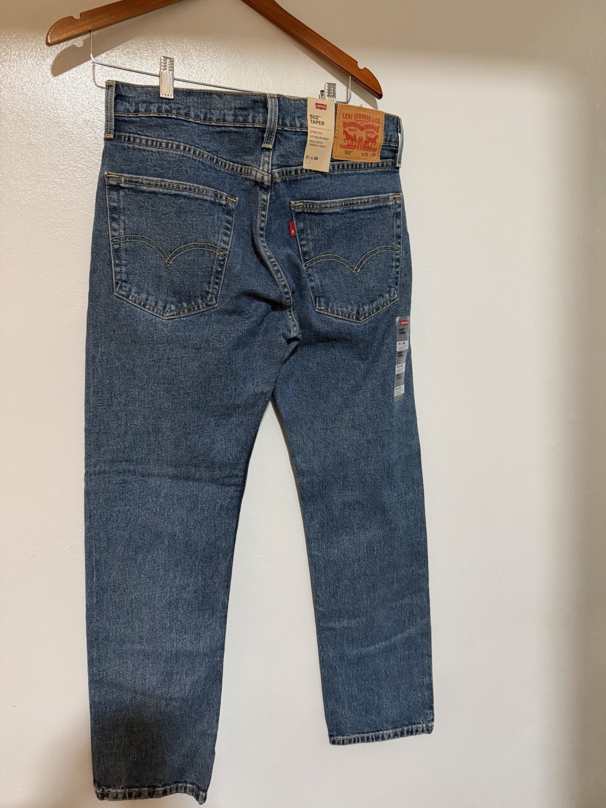 Levi’s Men’s Taper Blue Medium Wash Stretch Denim Jeans Low Rise 5-Pocket