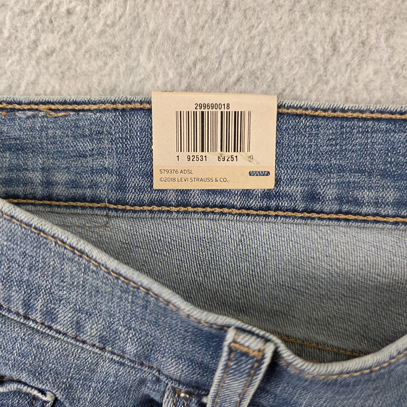 Levi’s Bermuda Shorts Womens 18 W34 Blue Stretch Mid Rise Denim NWT