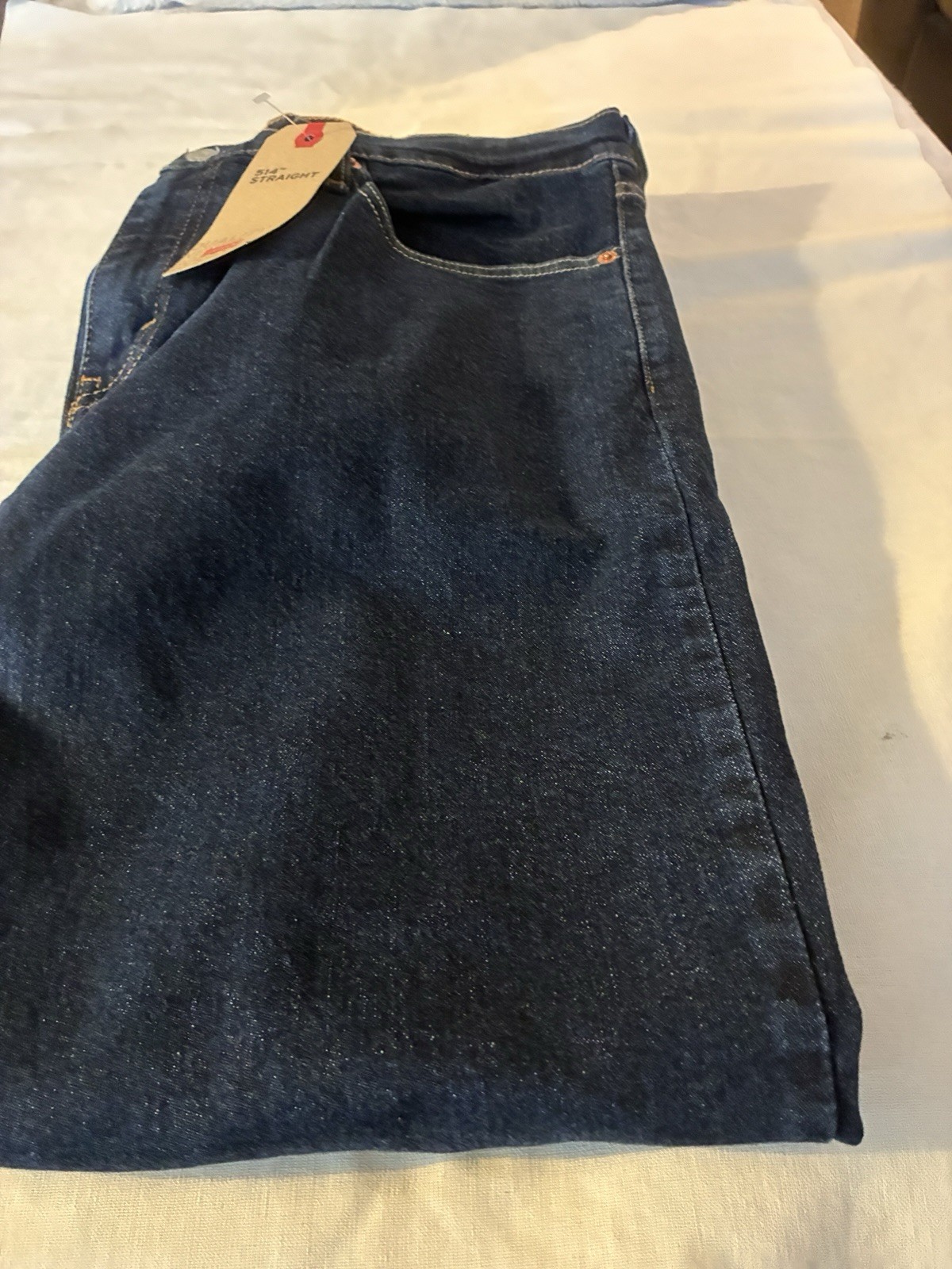 Levi’s Men’s 514 Denim Jean Straight Fit Mid Rise Dark Wash 5-Pocket Logo es1356