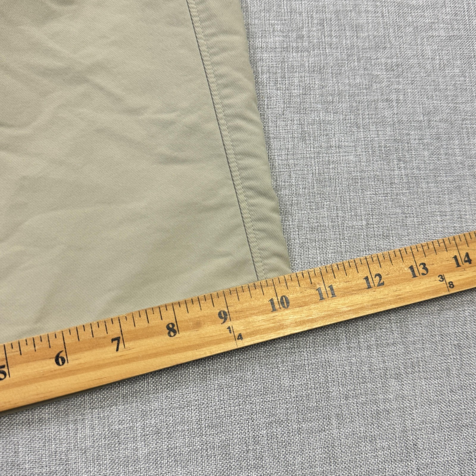 Under Armour Chino Golf Shorts Mens 34 Beige Nylon Polyester Spandex 10″ Inseam